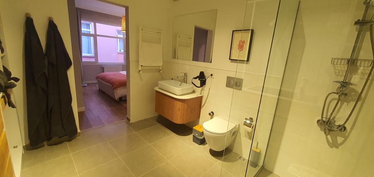 Apartment Brand New Luxuries 3-bedrooms In The Center