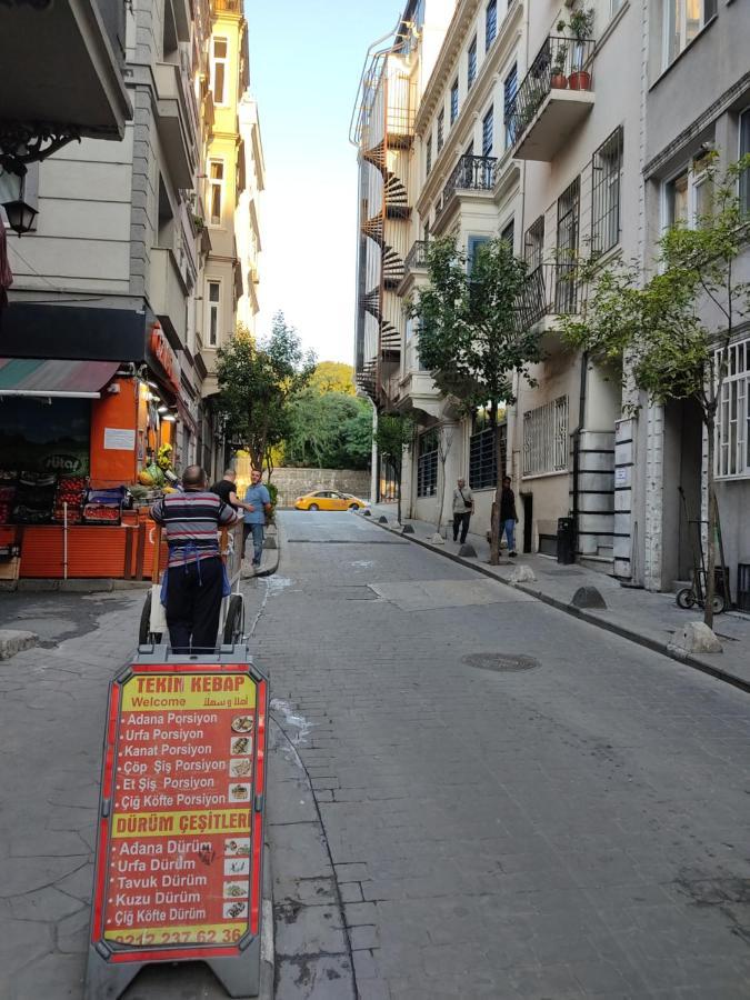 Arya Taksim *