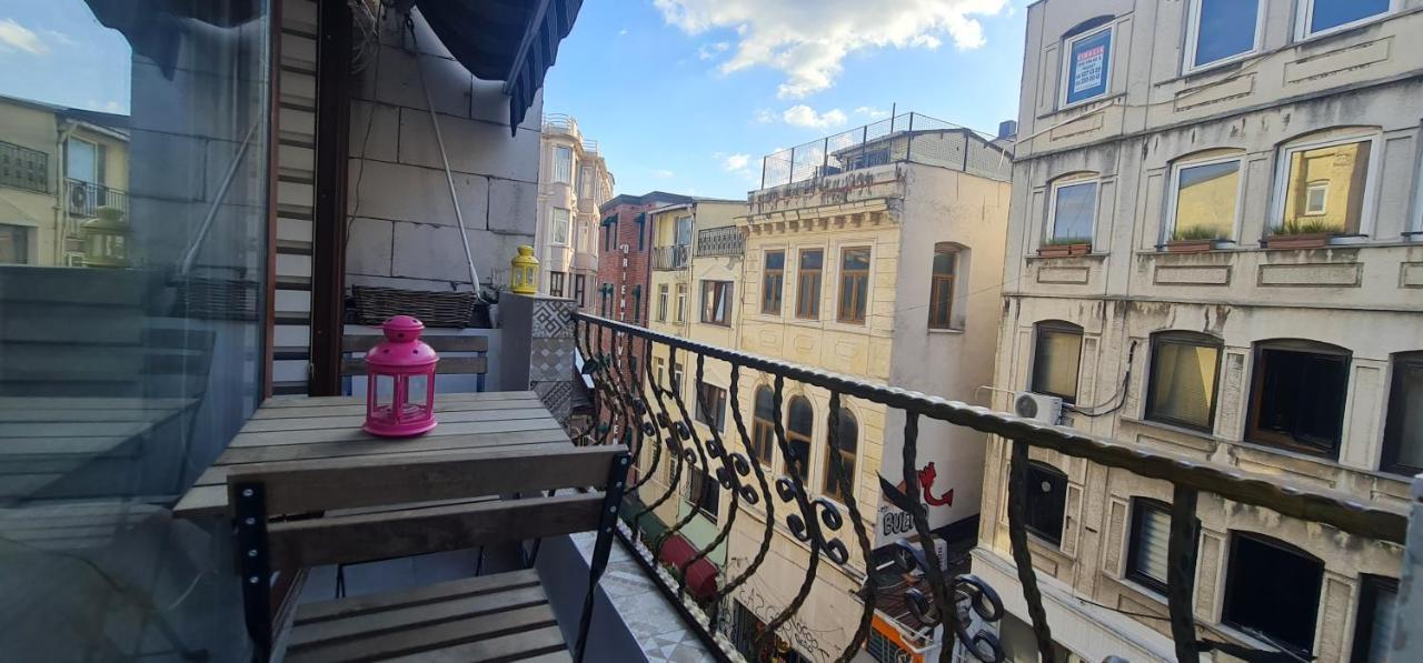 Galata Duplex Apt. *balcony* 1 Min To Metro Stn. Apartment *