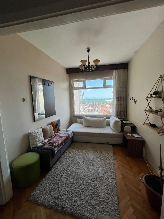 Deniz Manzarali Genis Konforlu Daire Apartment Istanbul