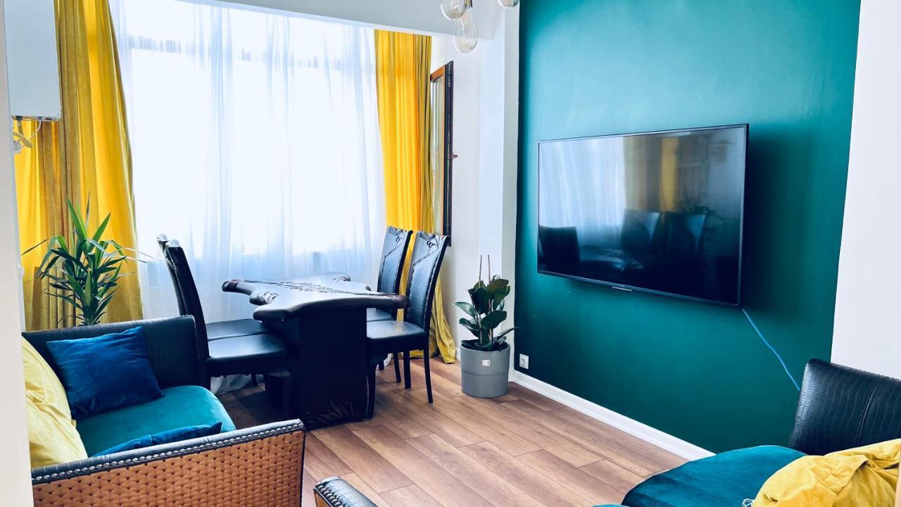 New Renovated 3 Bedroom 2 Bathroom Laleli Apartment