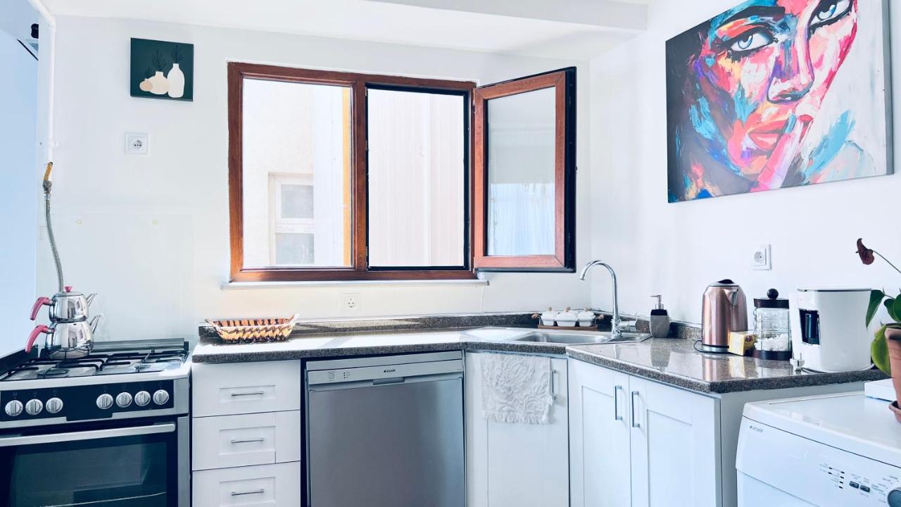 New Renovated 3 Bedroom 2 Bathroom Laleli Apartment *