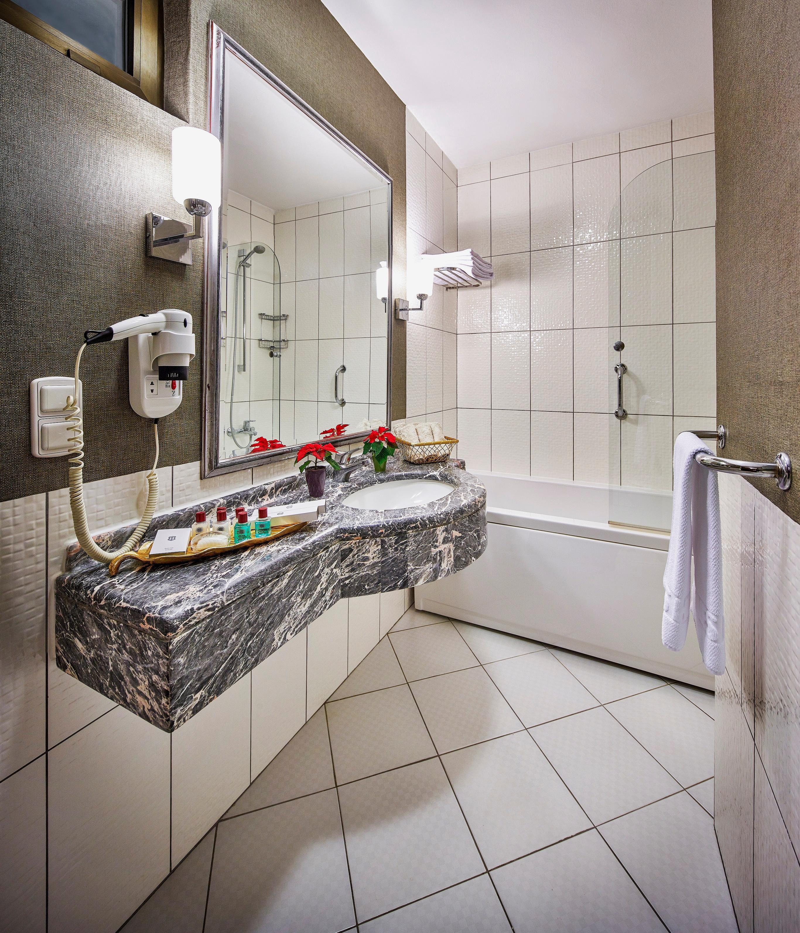 Güneş Merter 4*