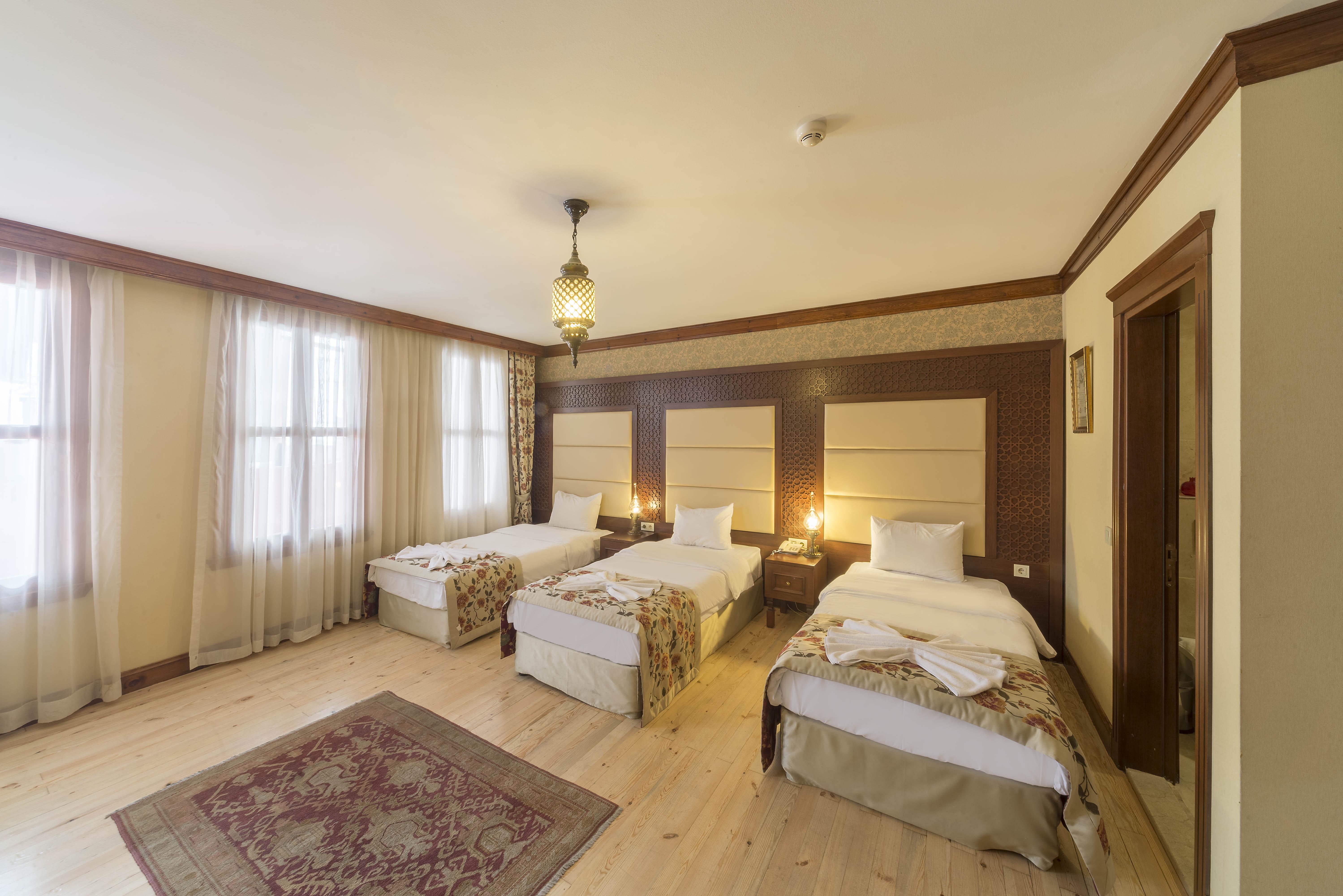 Hotel Lalinn 3*