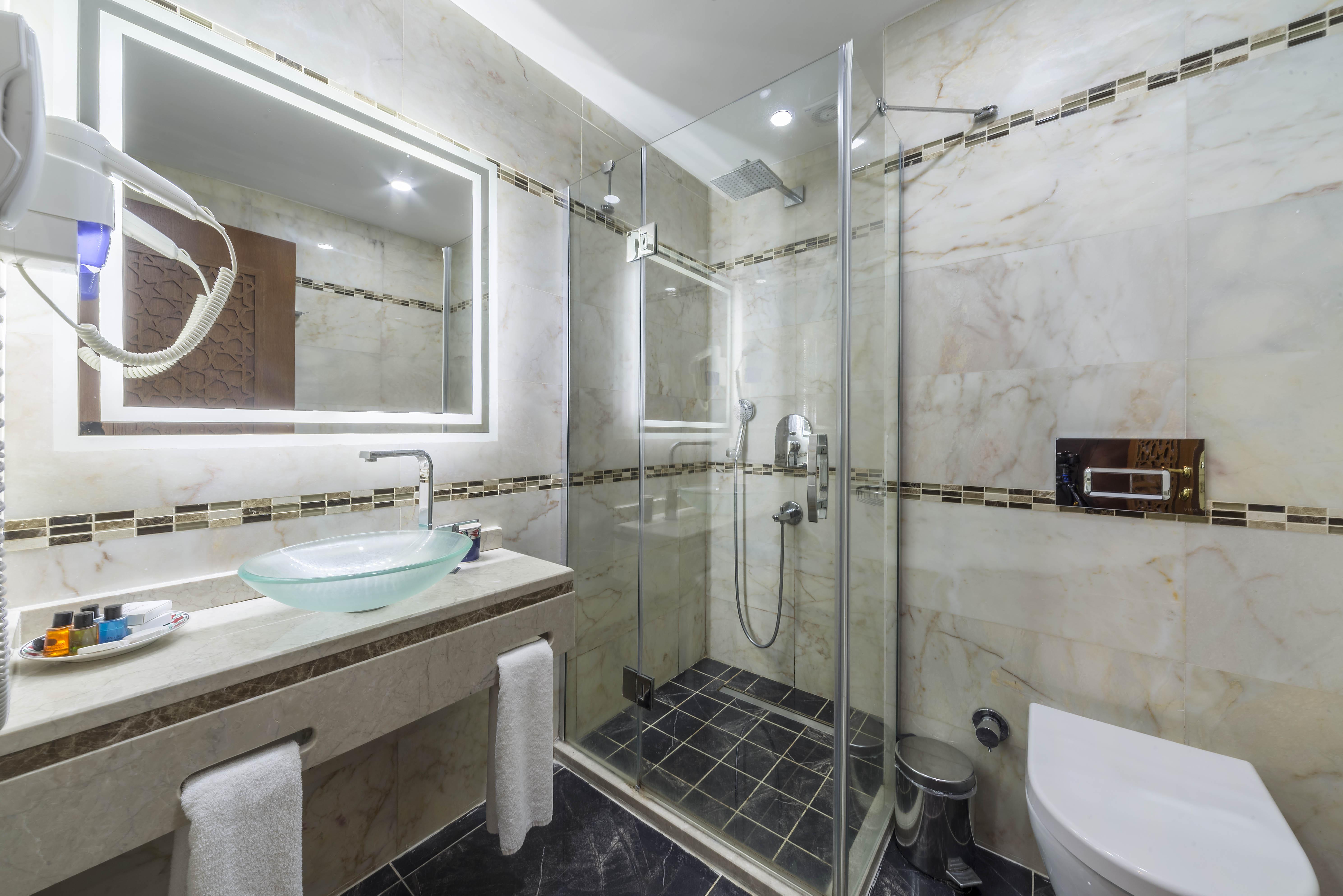 Lalinn Hotel