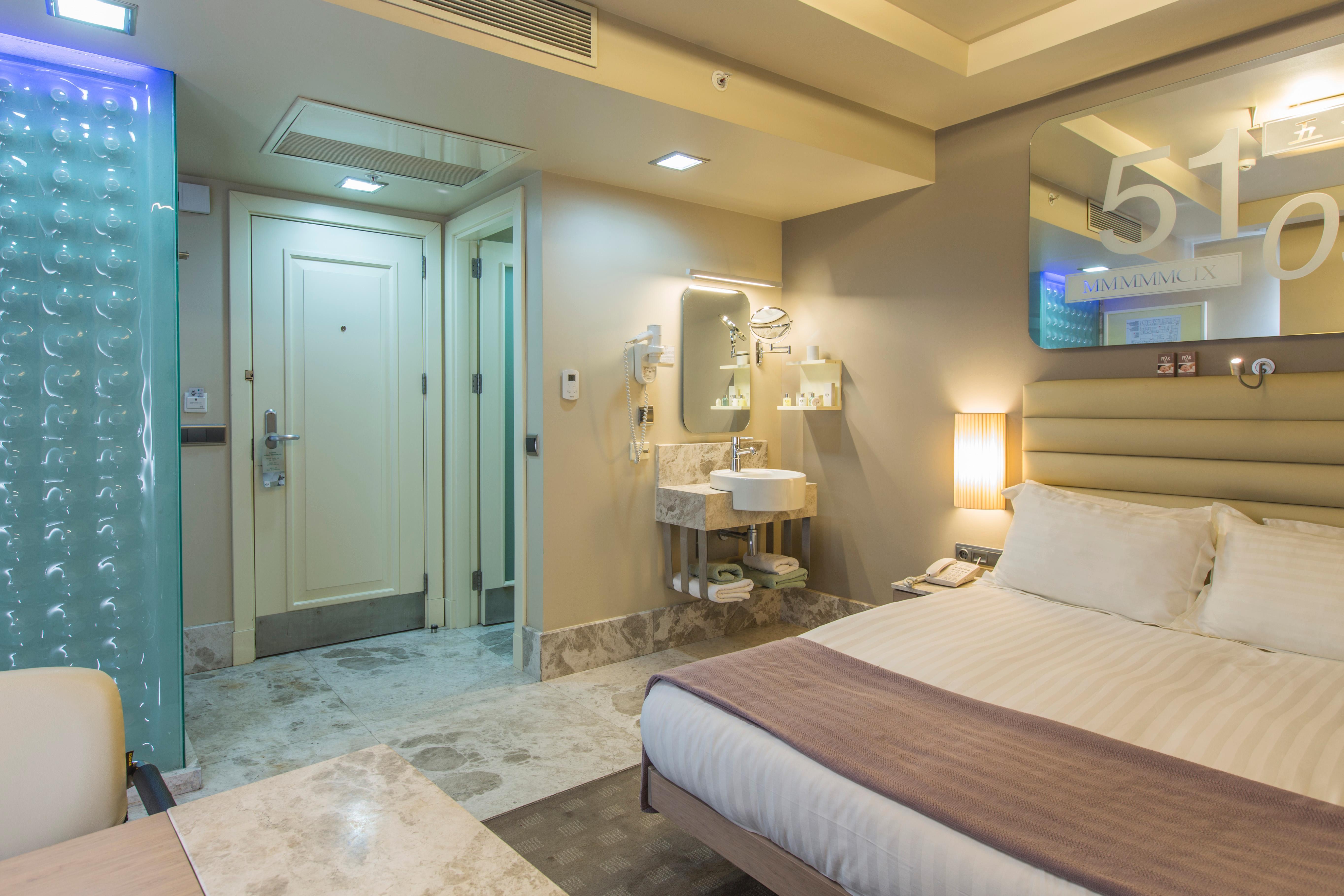 Hotel Ramada By Wyndham Pera Taksim 5*