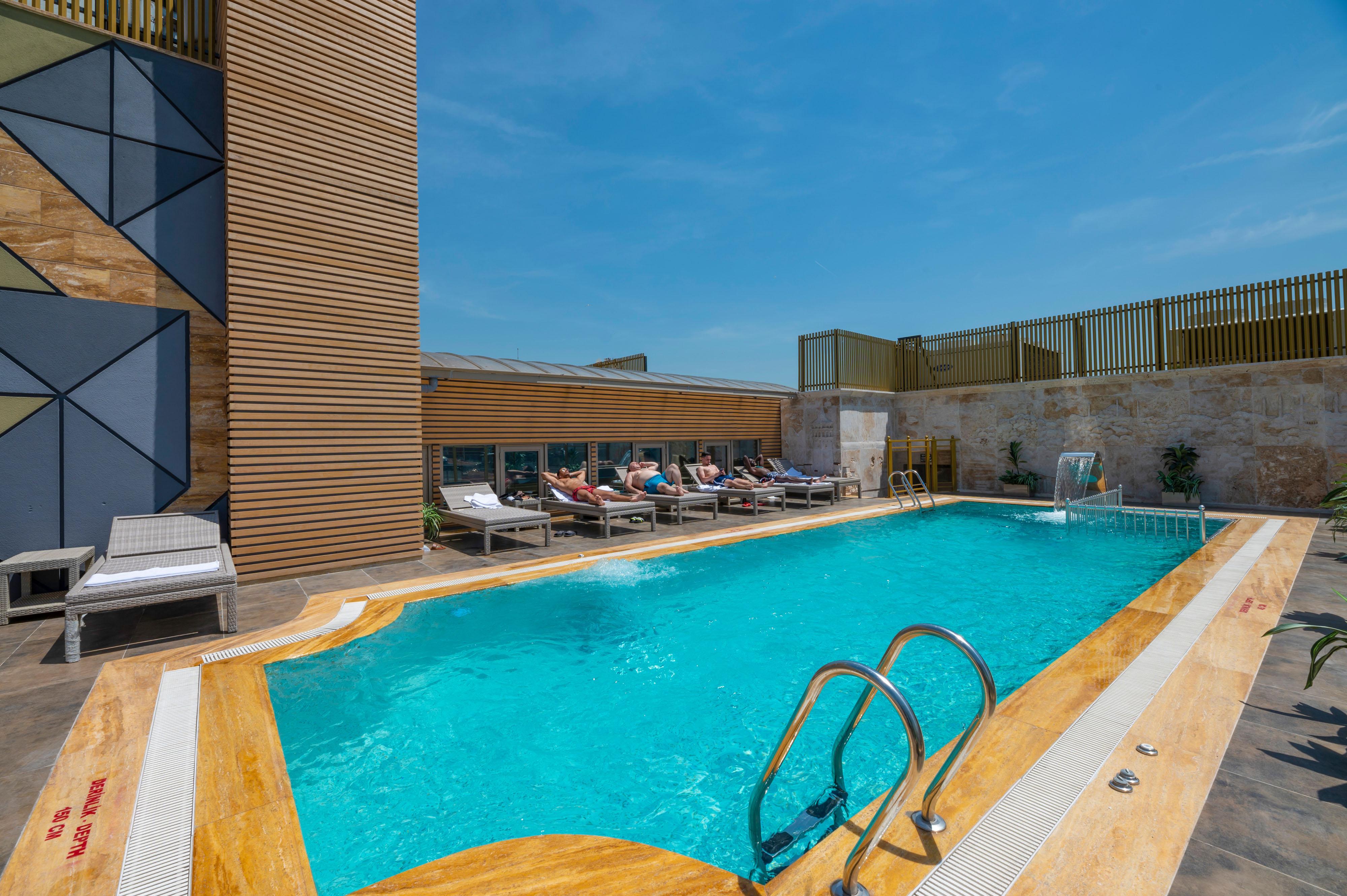 Hotel Ramada By Wyndham Pera Taksim 5*