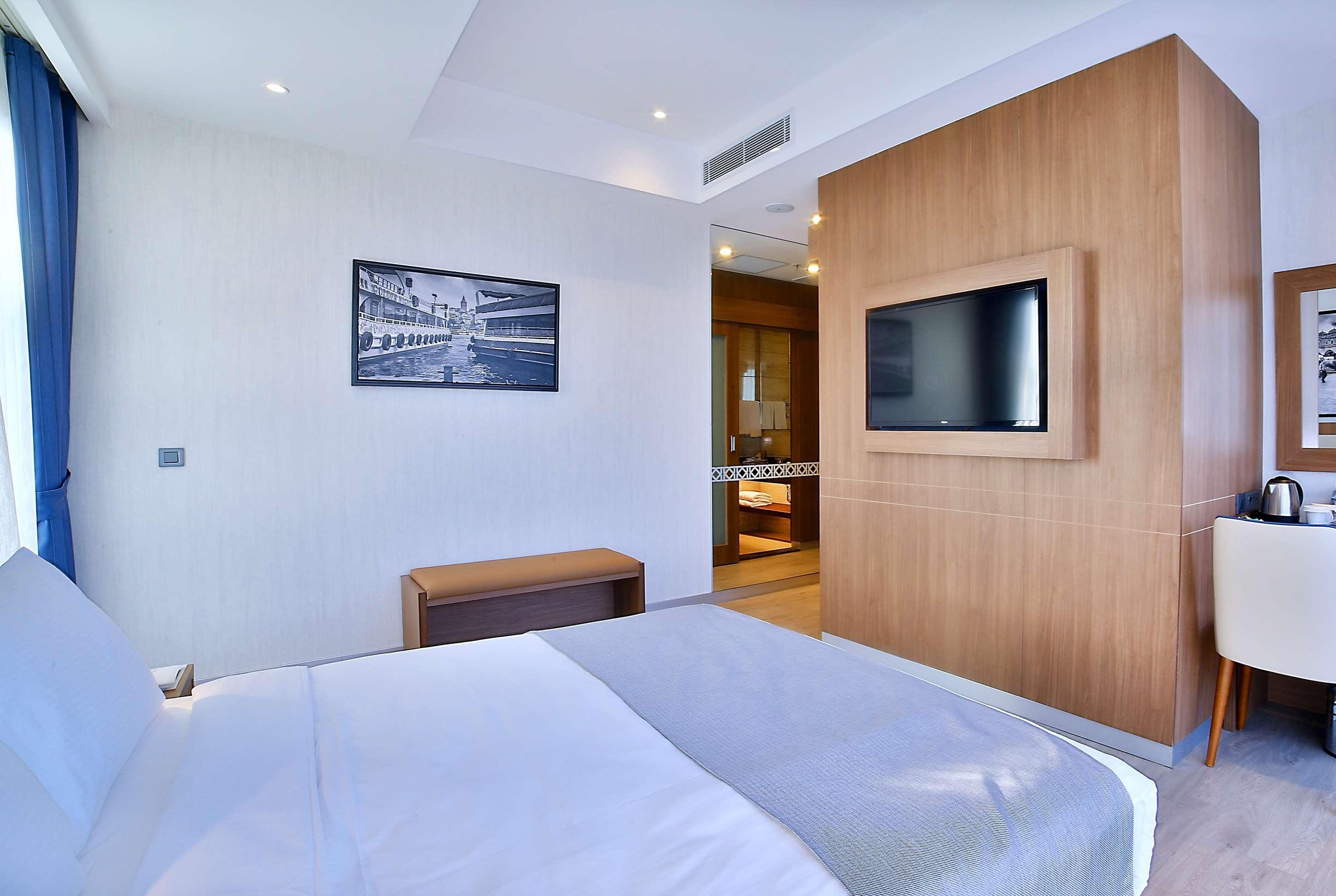 Hotel Ramada By Wyndham Old 4*