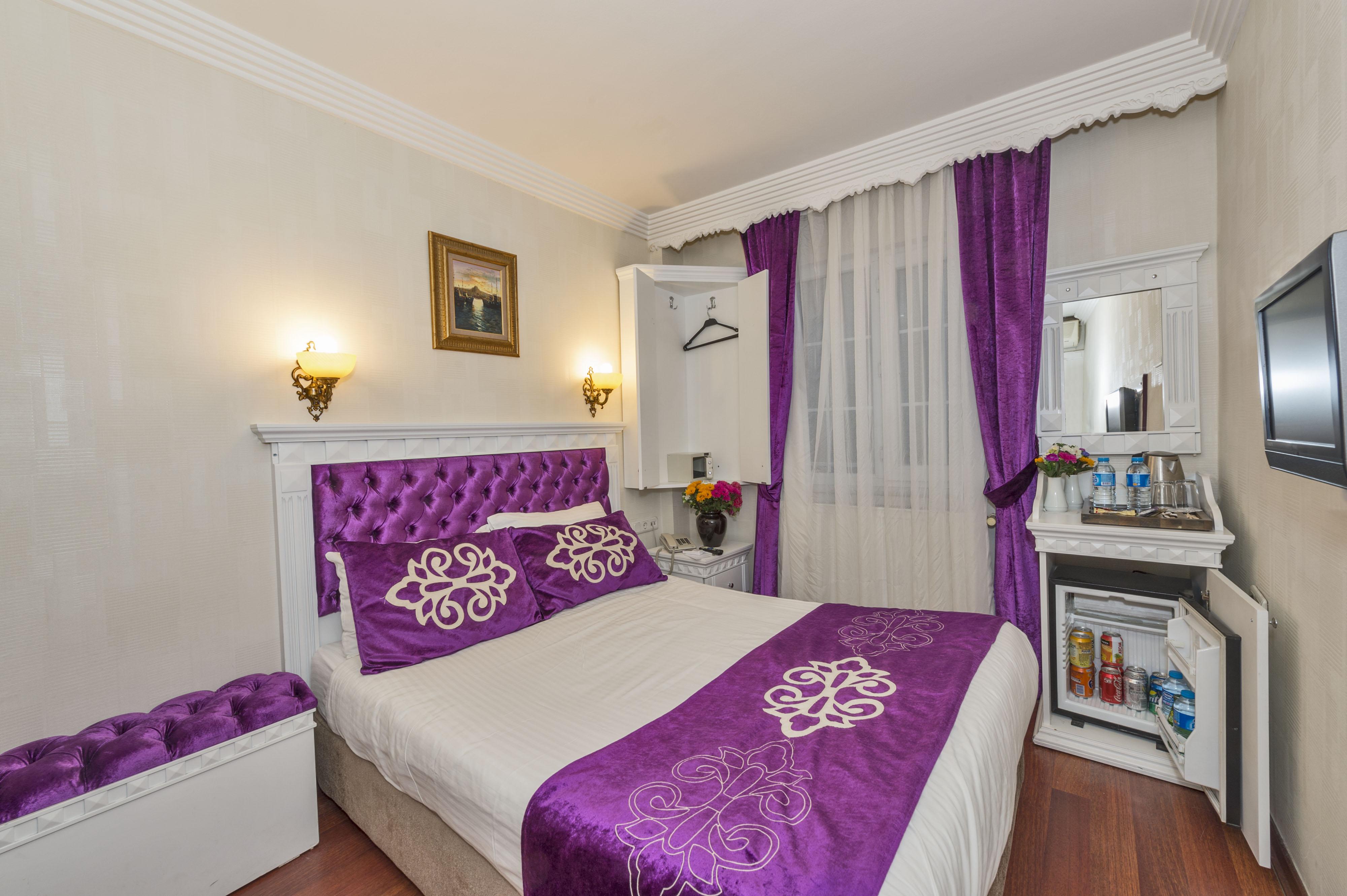 Istanbul Holiday Hotel 3*