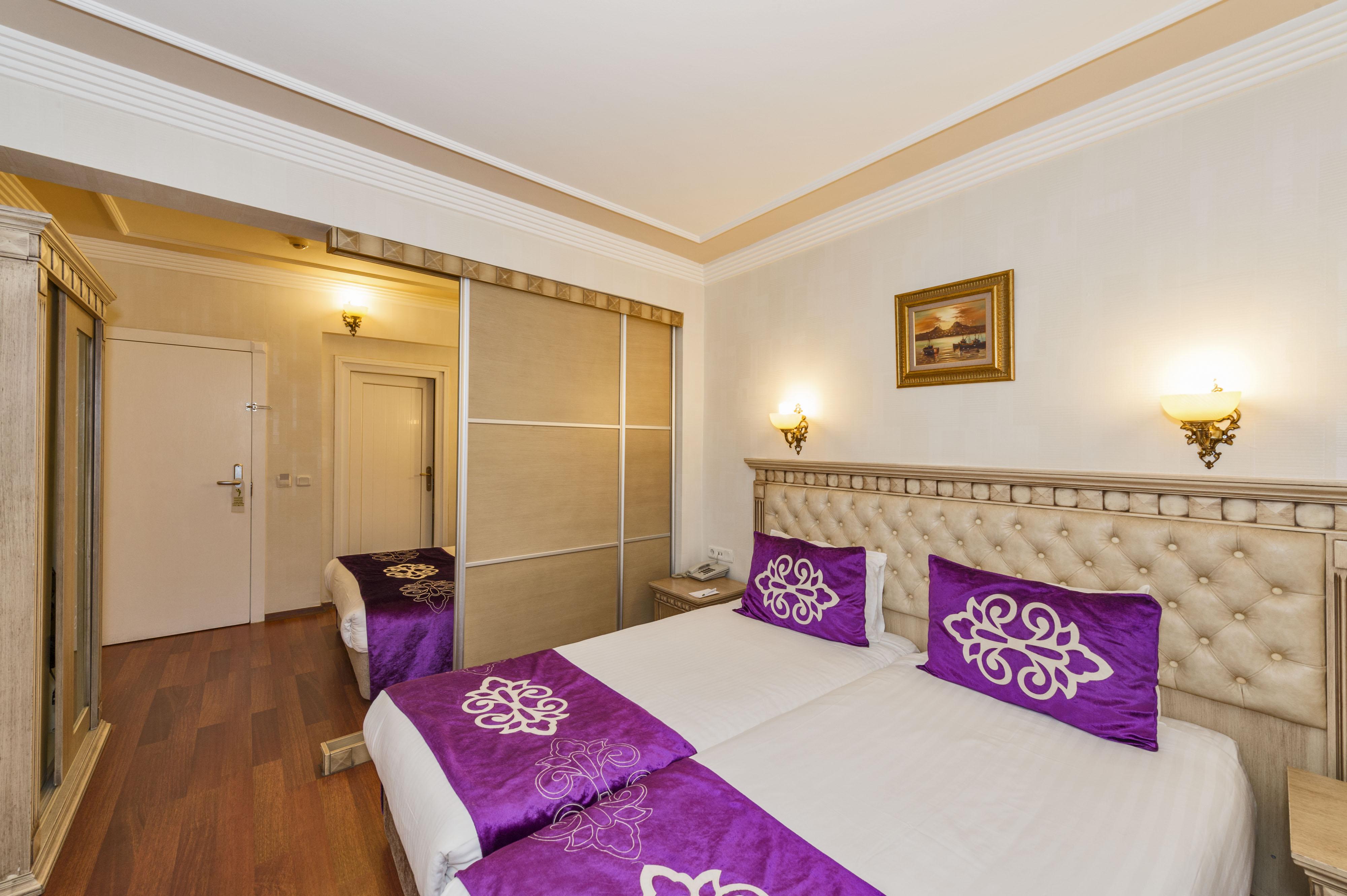 Istanbul Holiday Hotel 3*