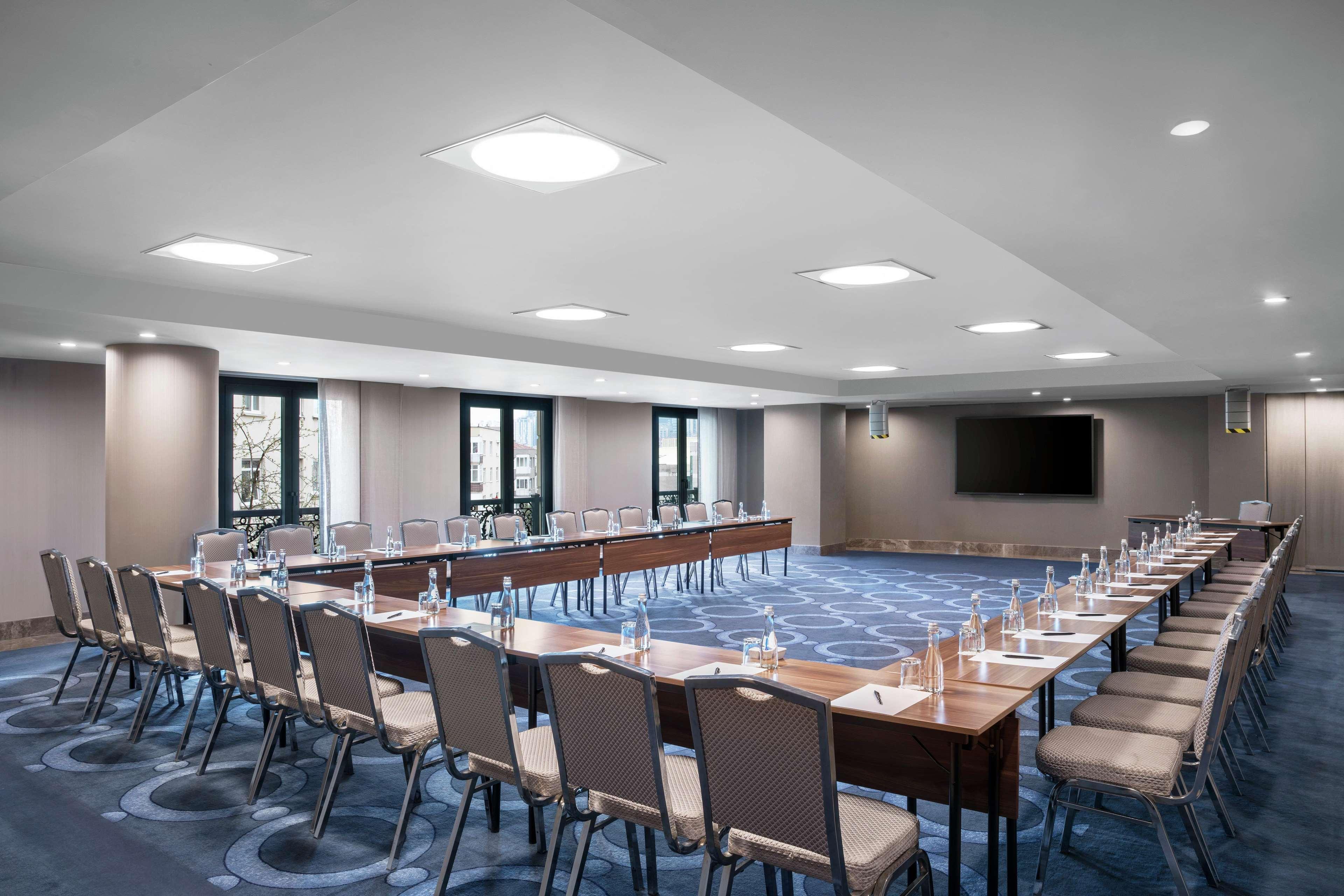 Doubletree By Hilton Gayrettepe Hotel