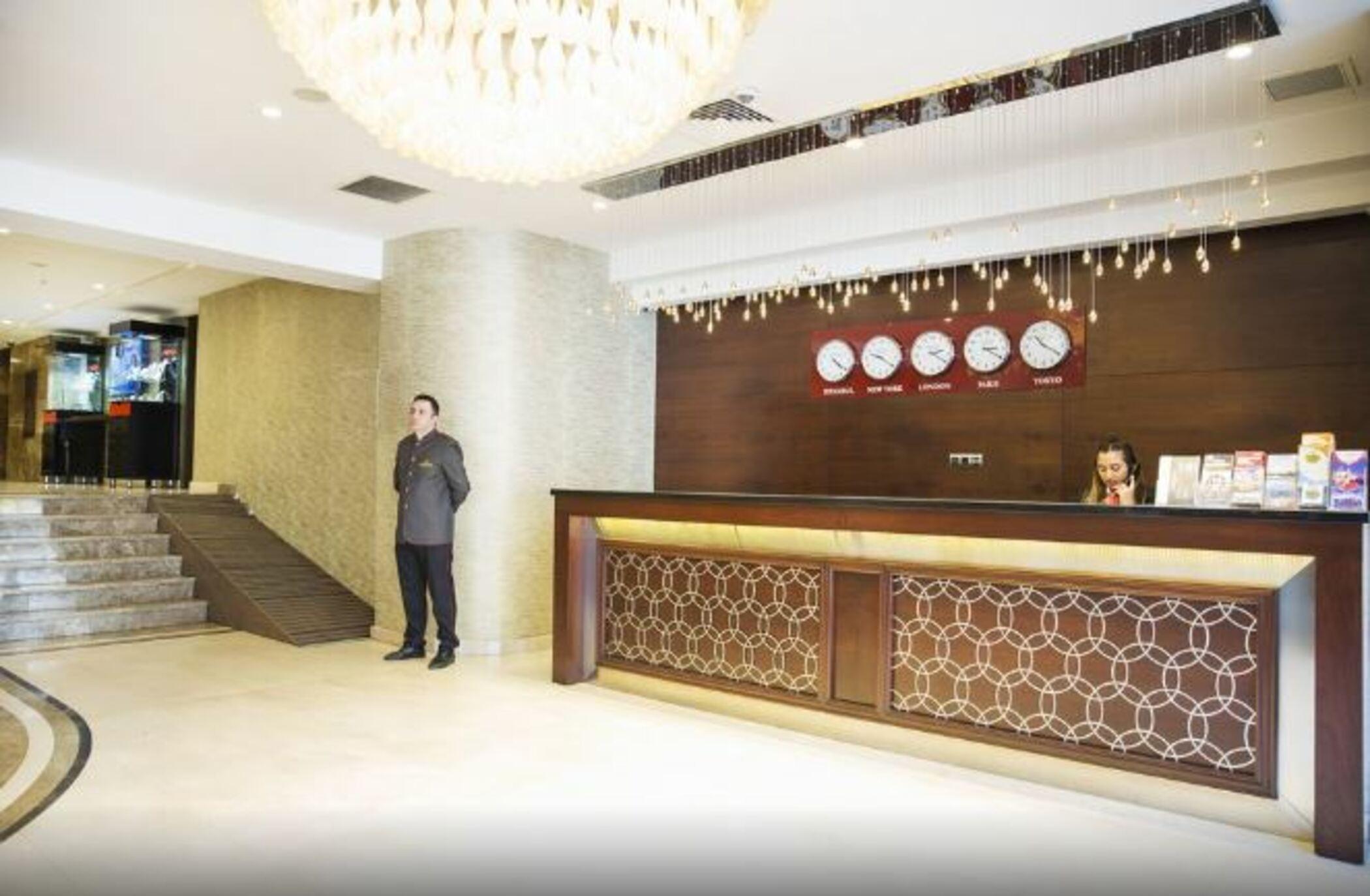 Grand Aras & Hotel