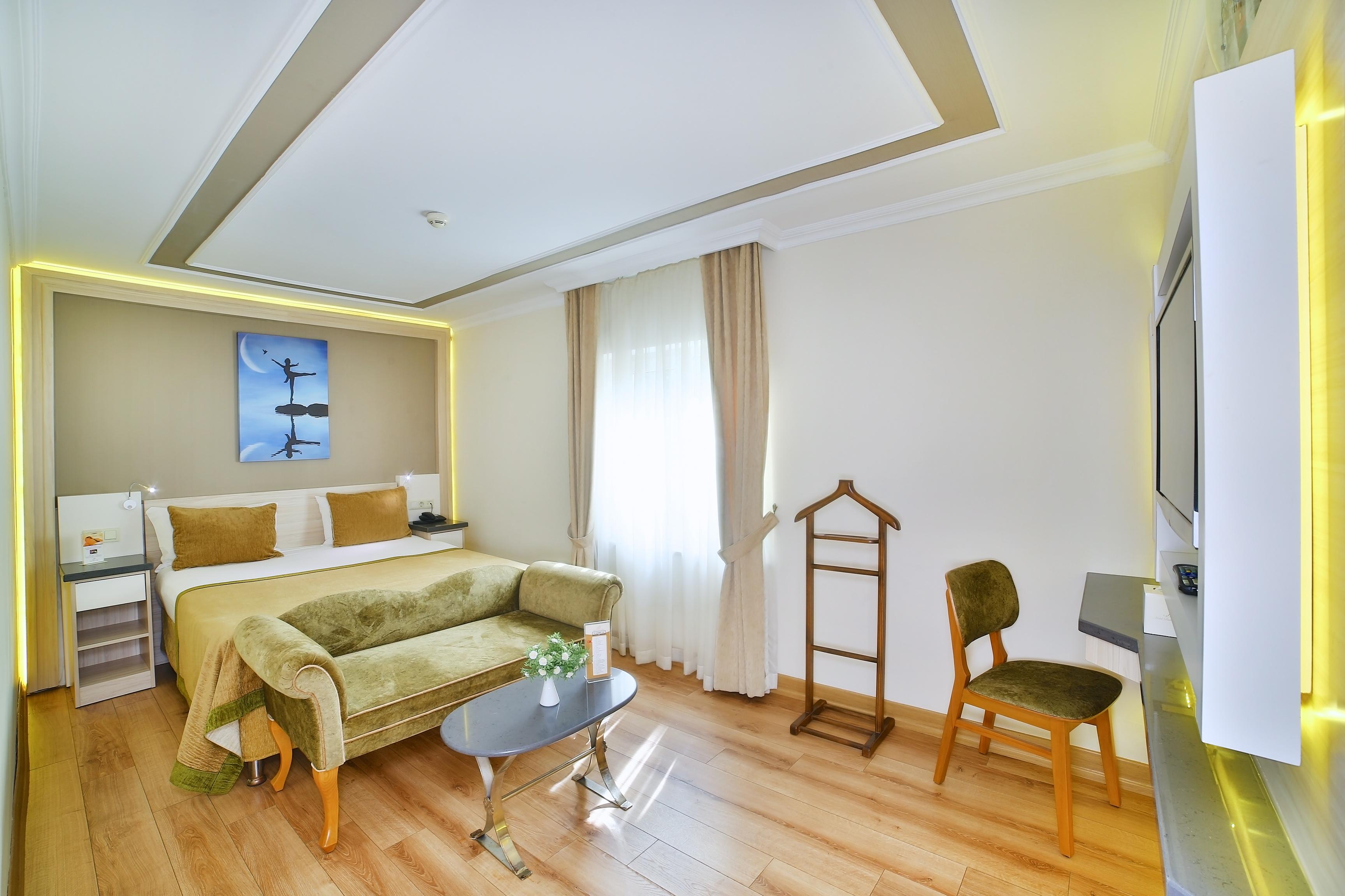 Bulvar Hotel 4*