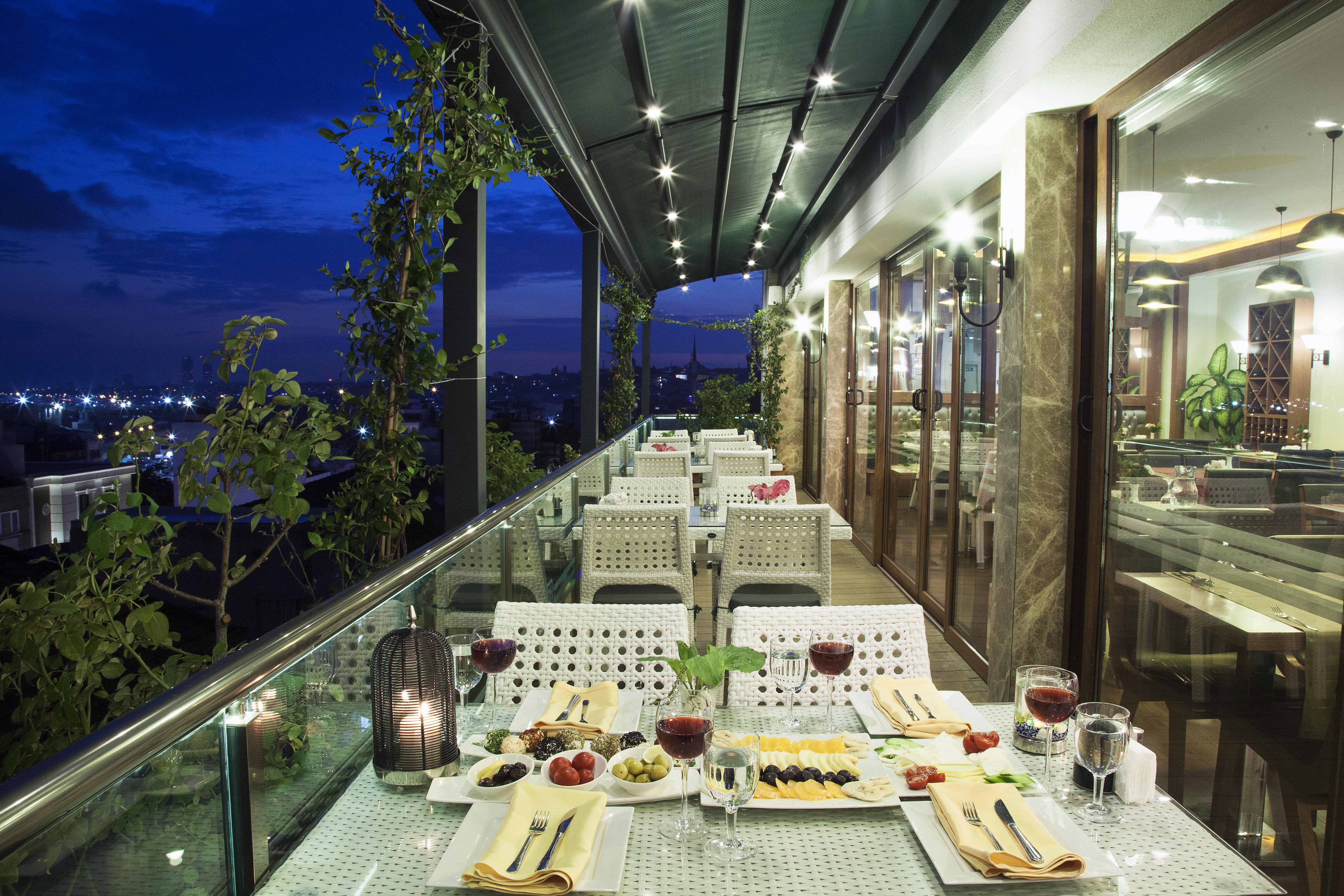 Hotel Grand Asiyan 4*