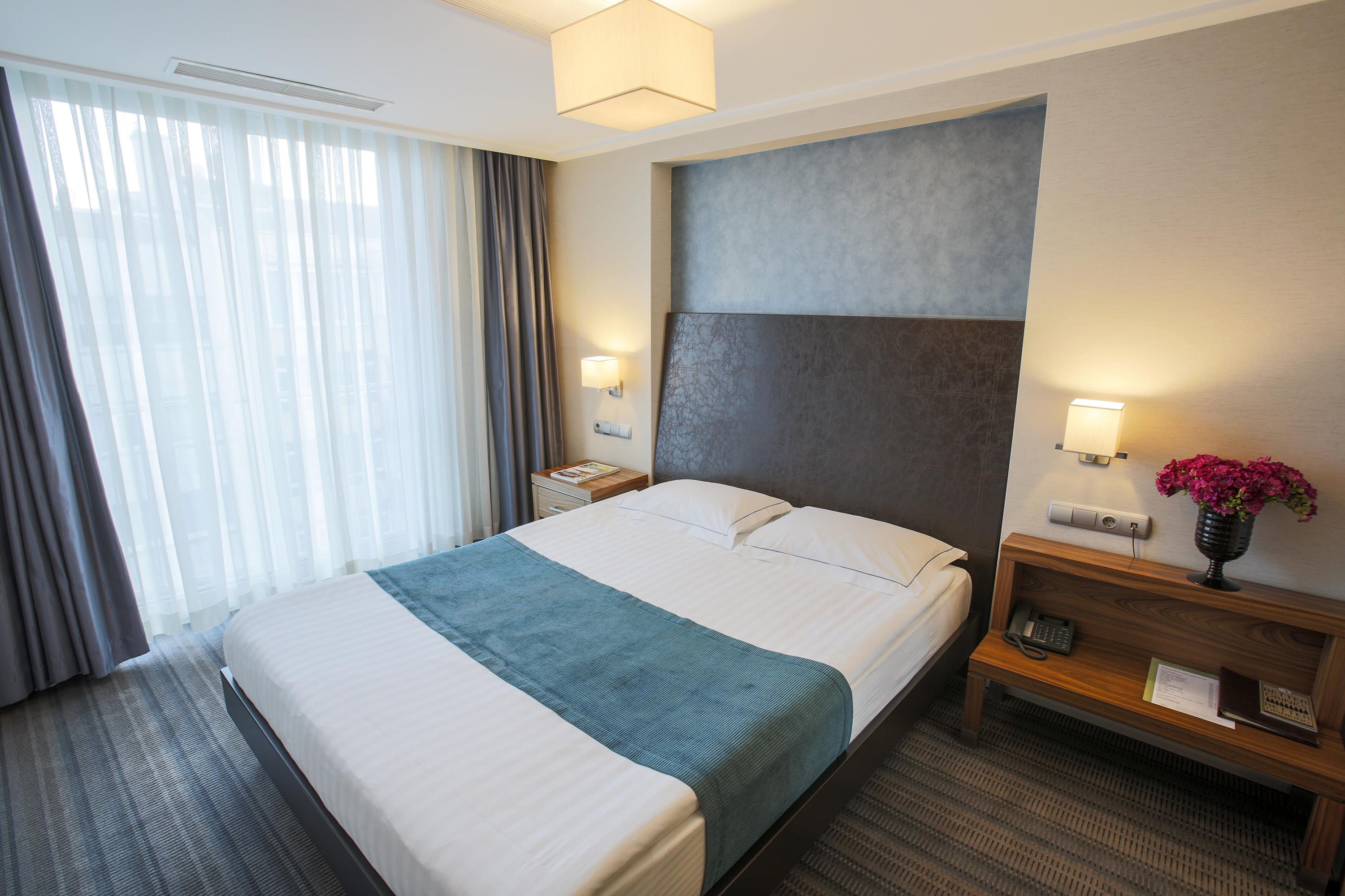Housez & Special Class Hotel 4*