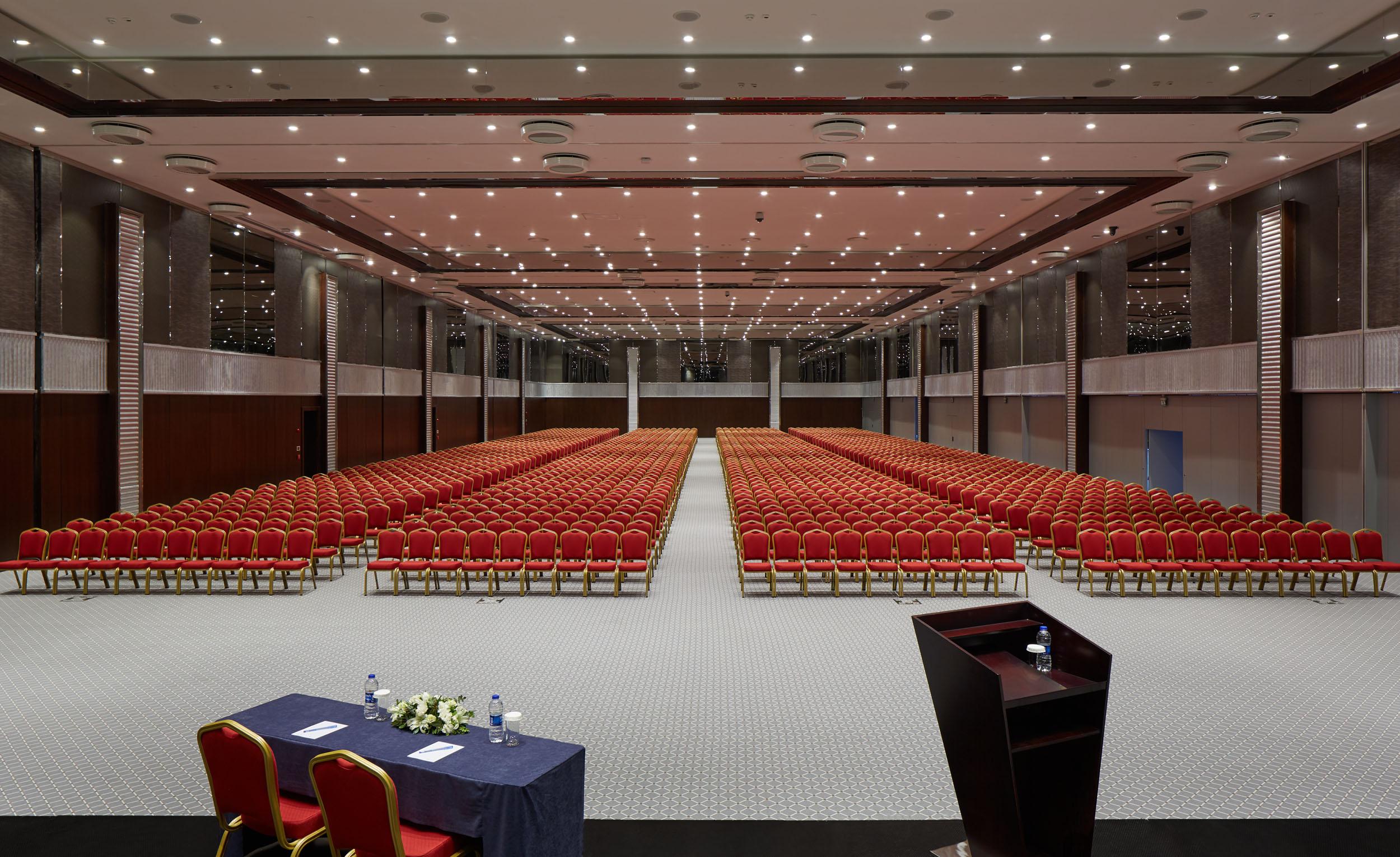 Pullman & Convention Center Hotel 5*