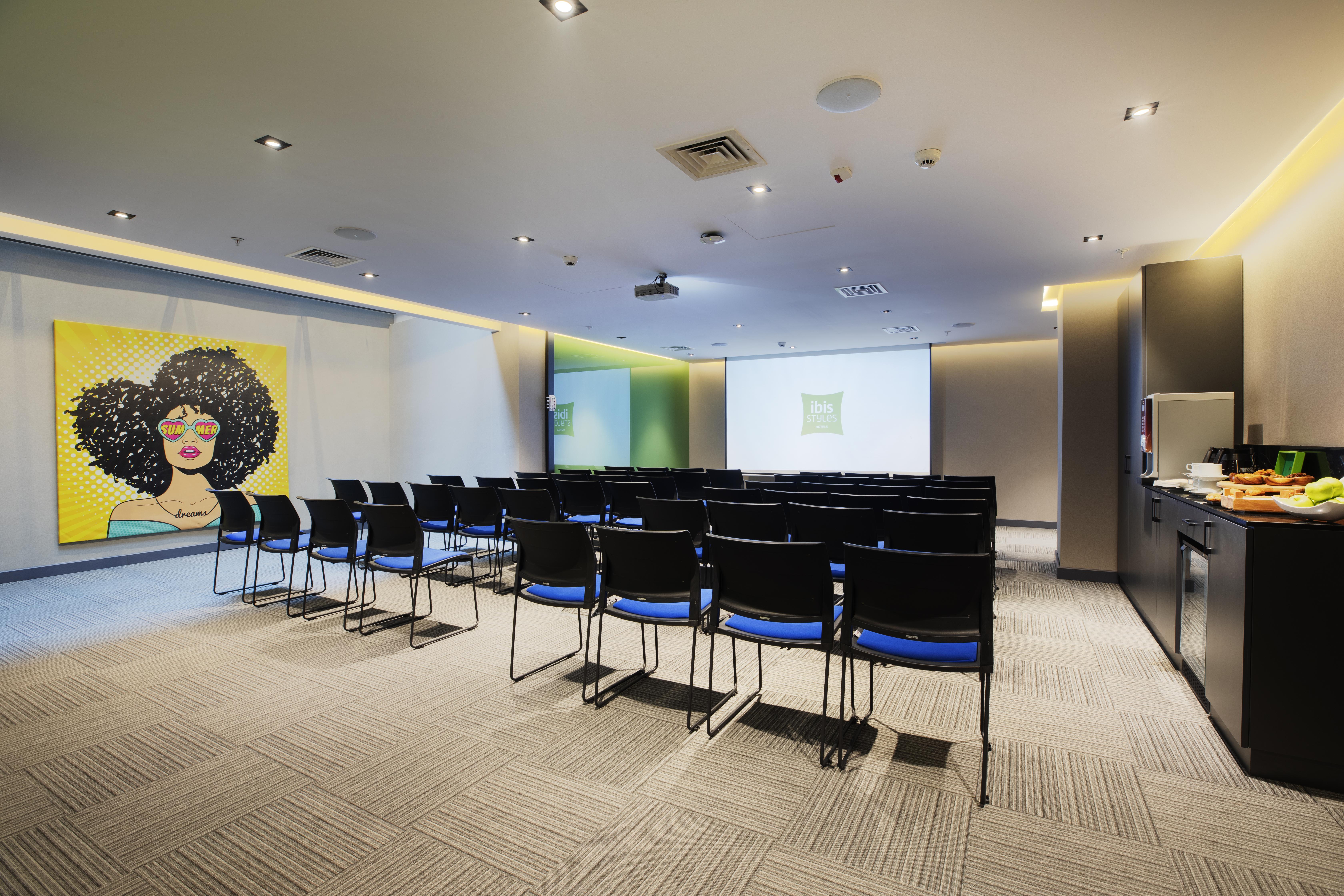 Ibis Styles Atasehir 4*
