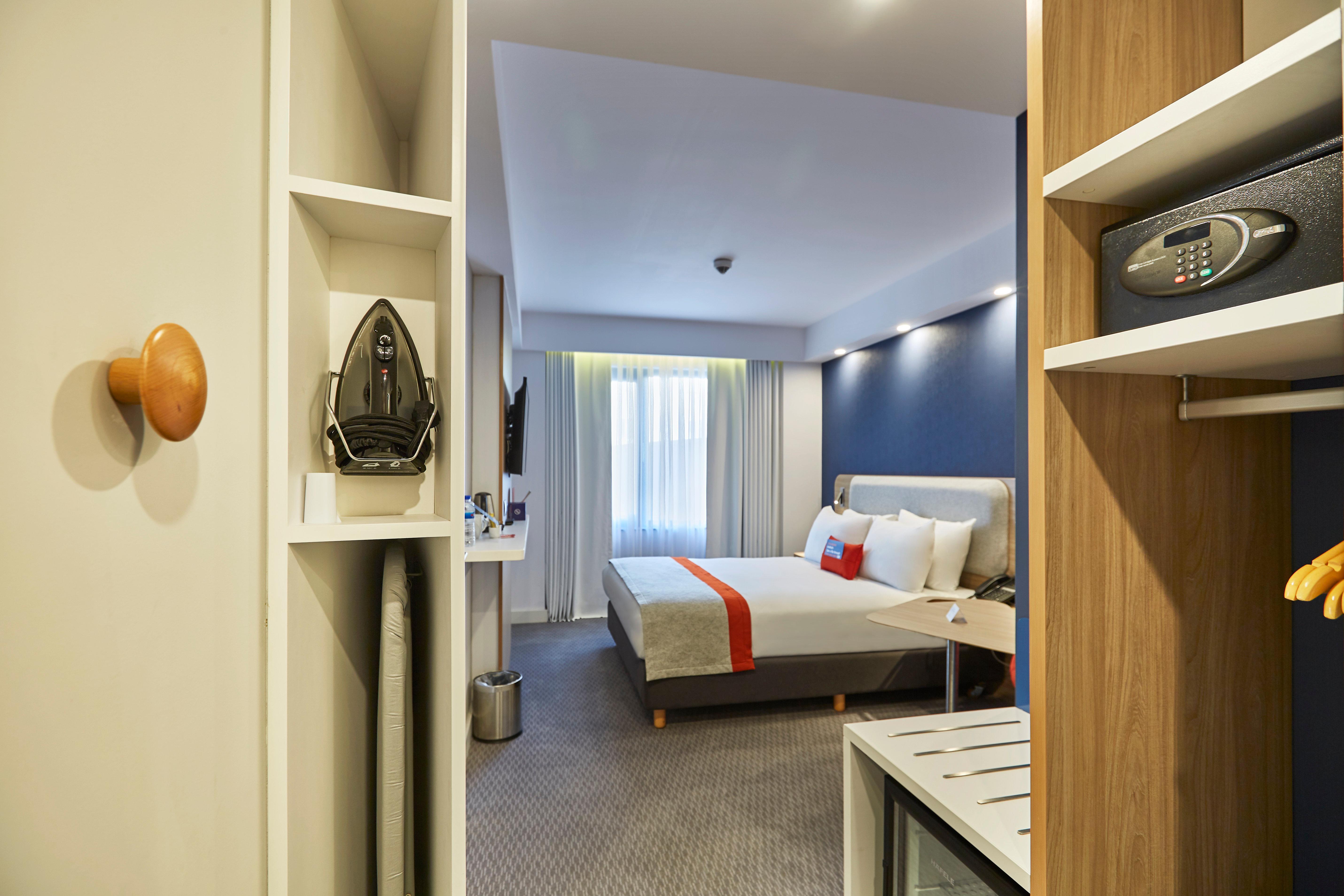Hotel Express - - Atakoy Metro By Ihg