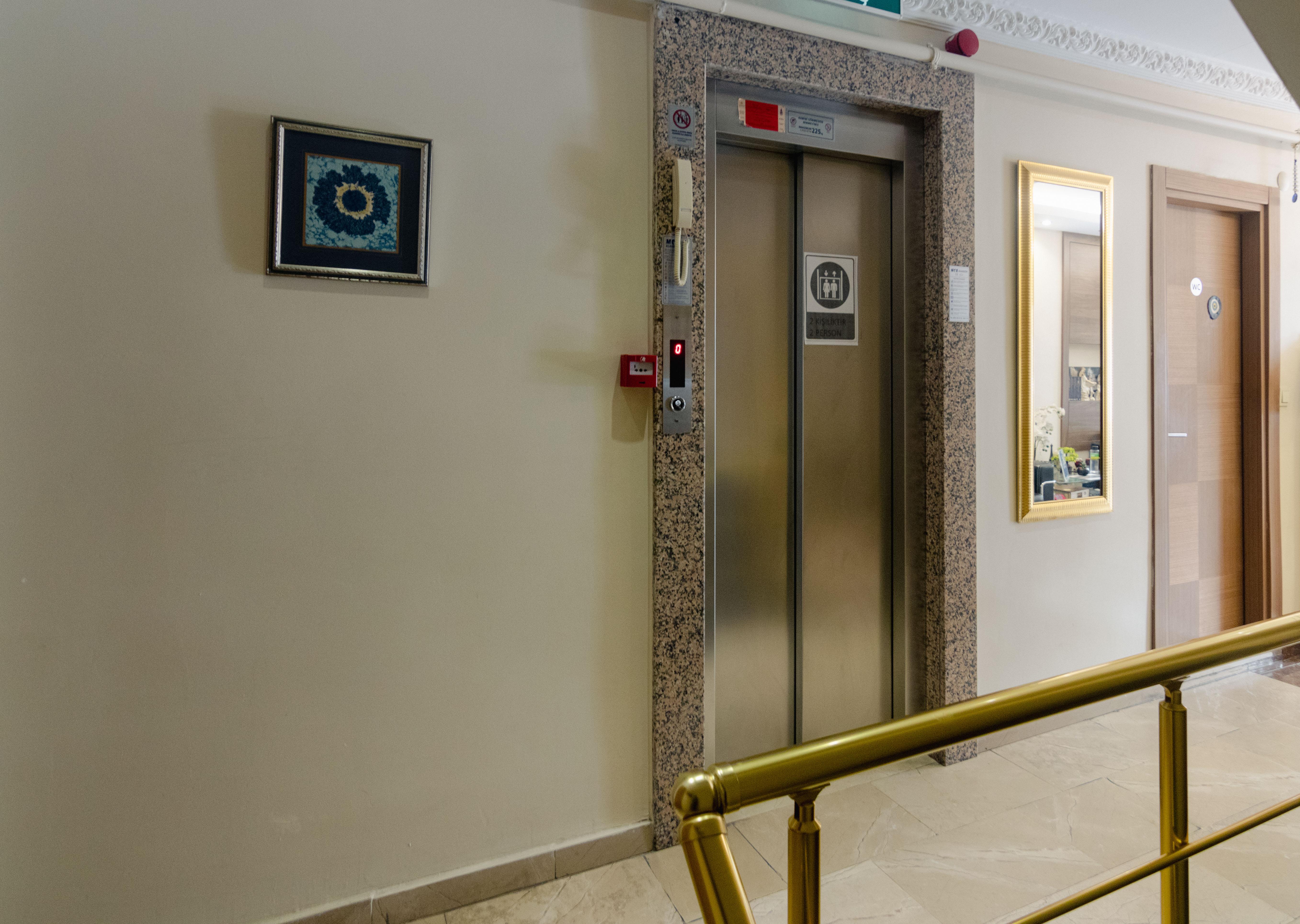 Zendy Hotel 2*