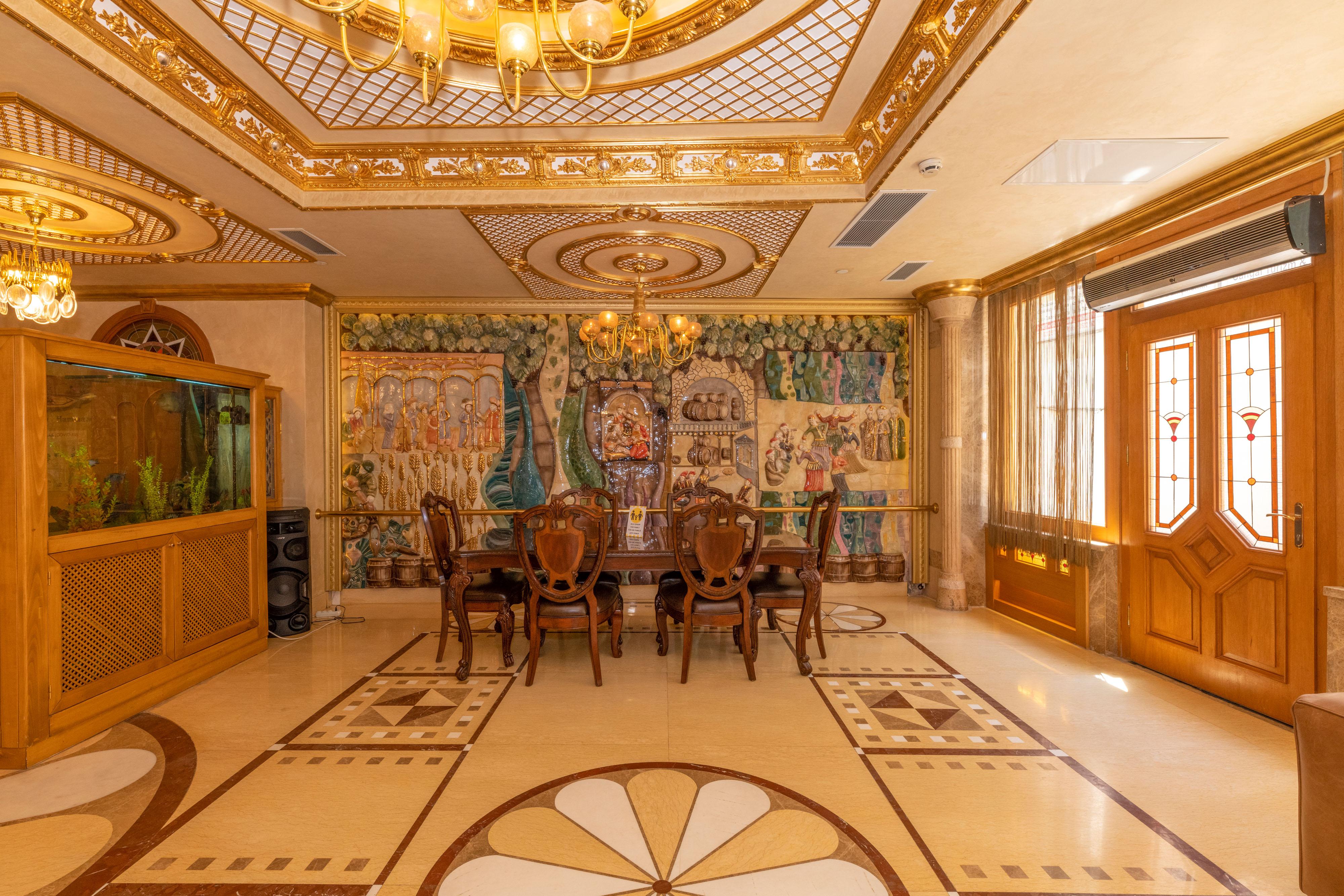 Wyndham Old Hotel 5*