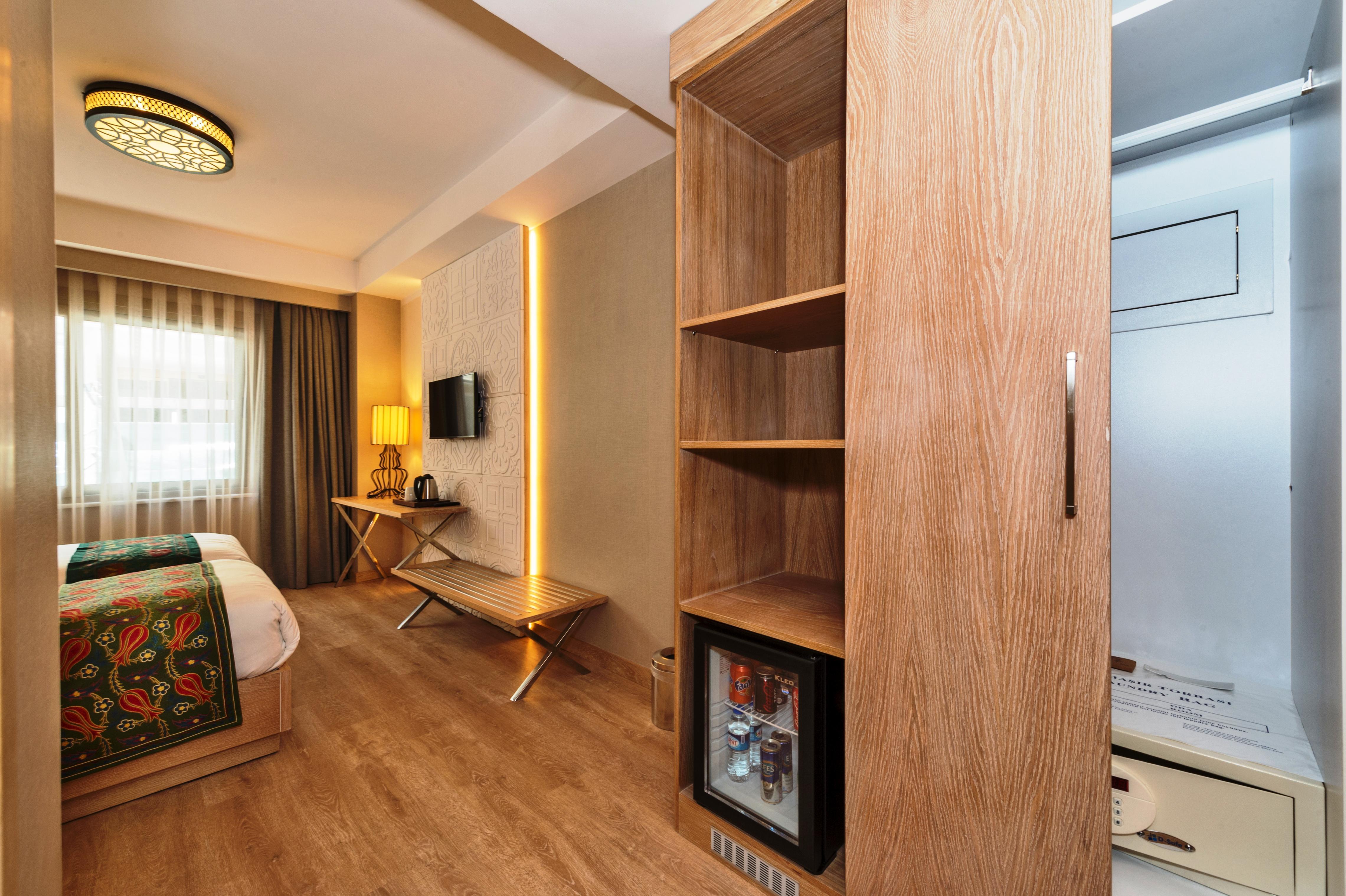 Aybar & Hotel 4*