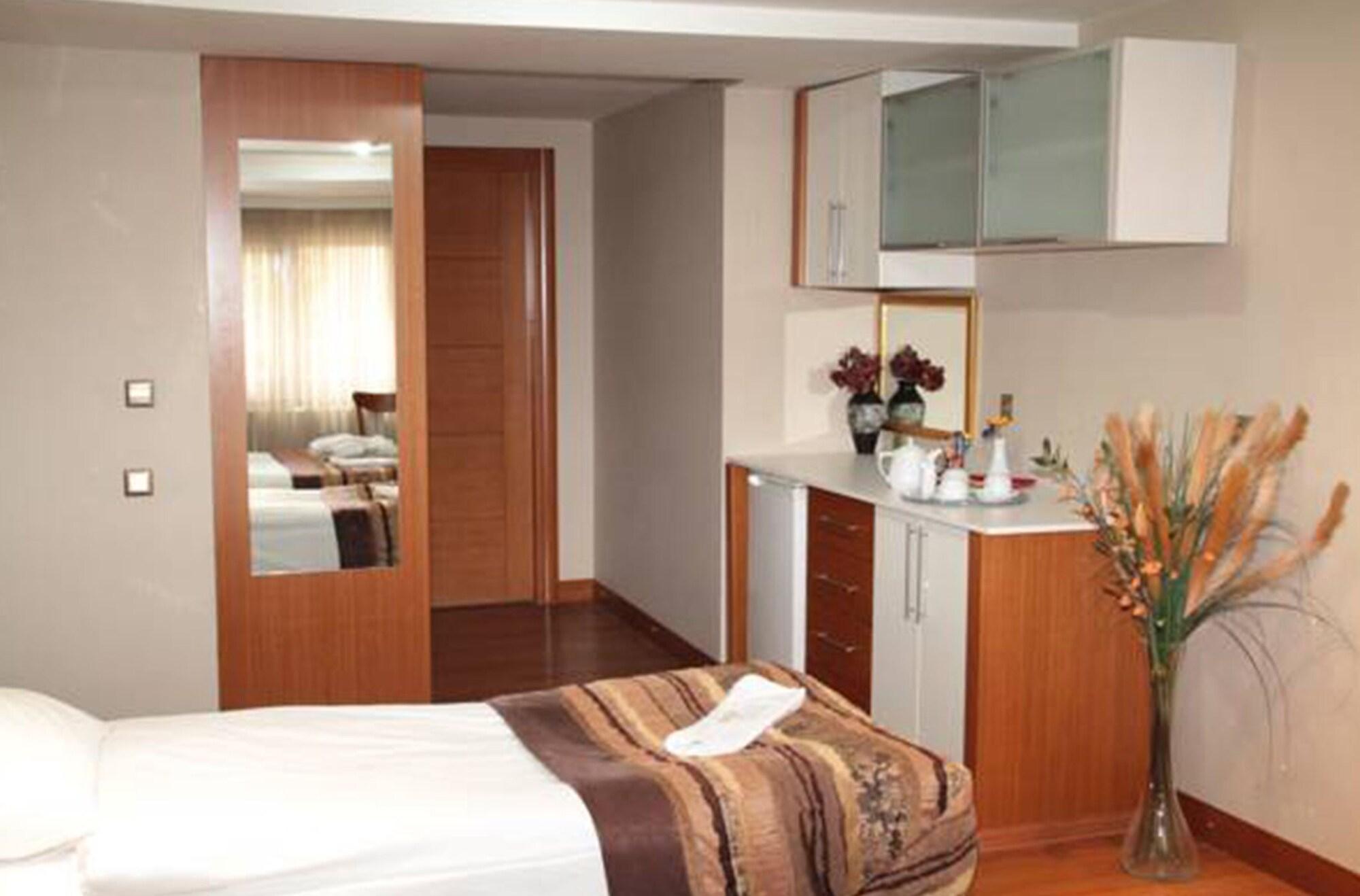 Hotel Bc Burhan Cacan & & Cafe 3*