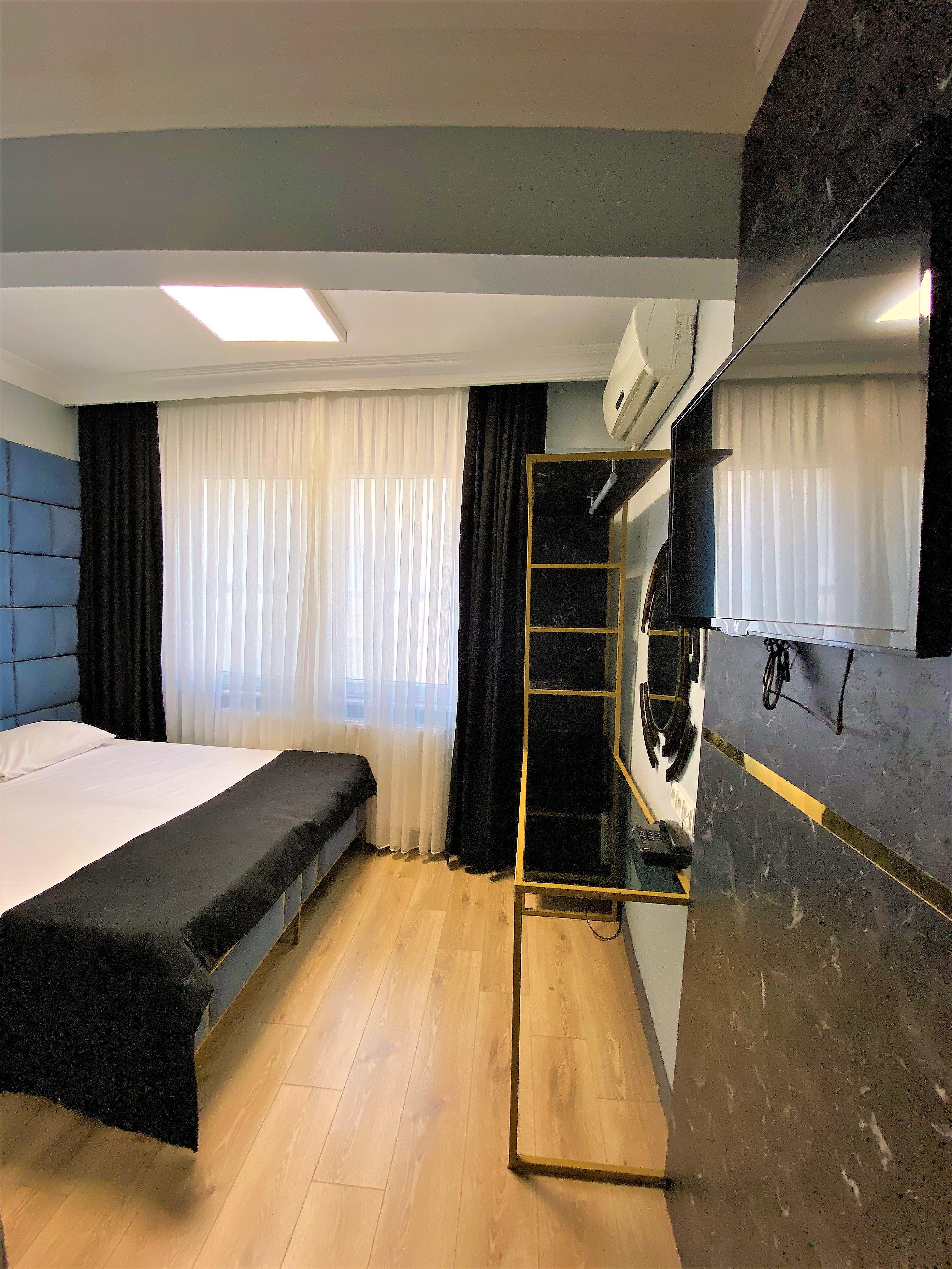 Orange Airport Hotel 3*