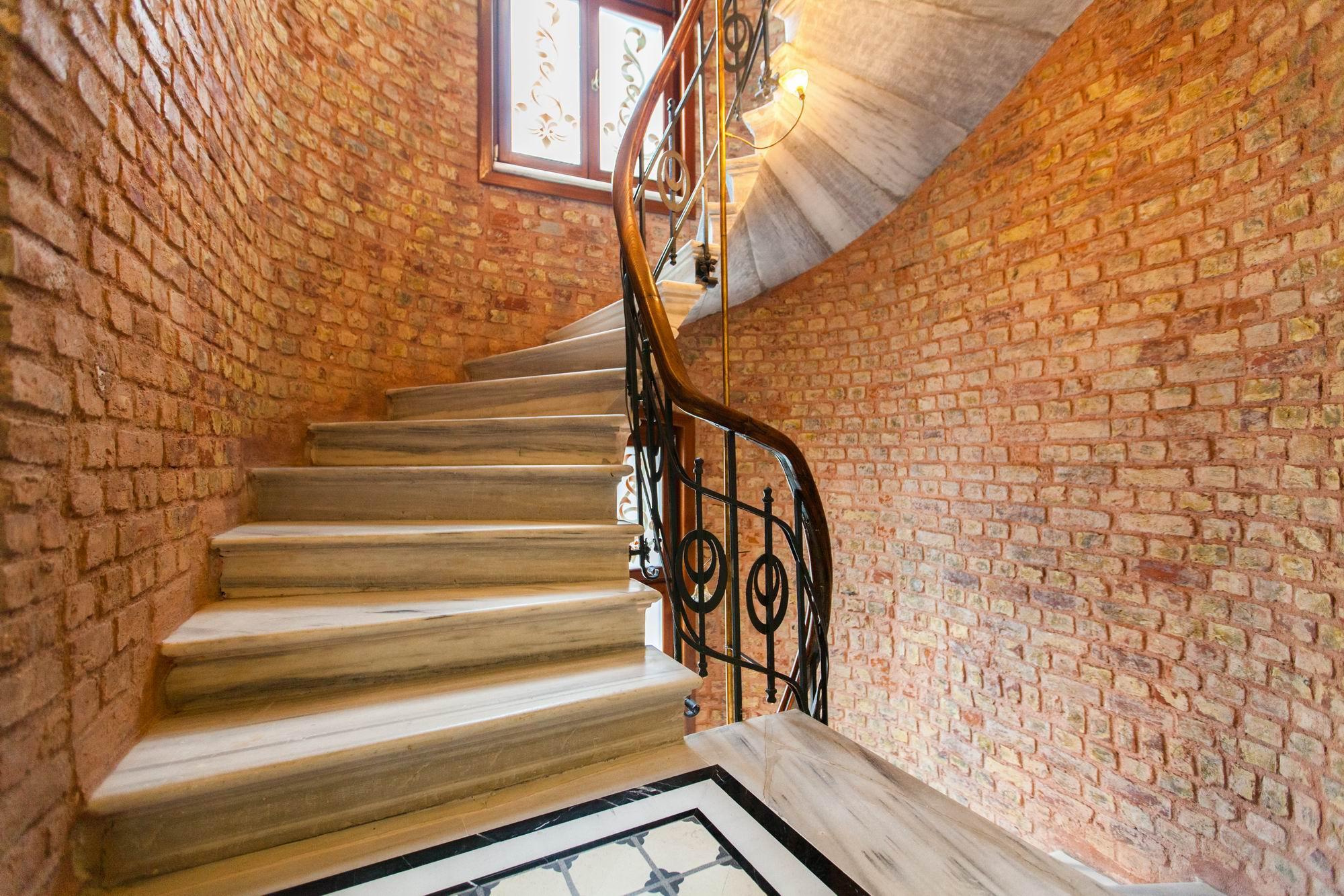 Pera Parma Hotel 4*