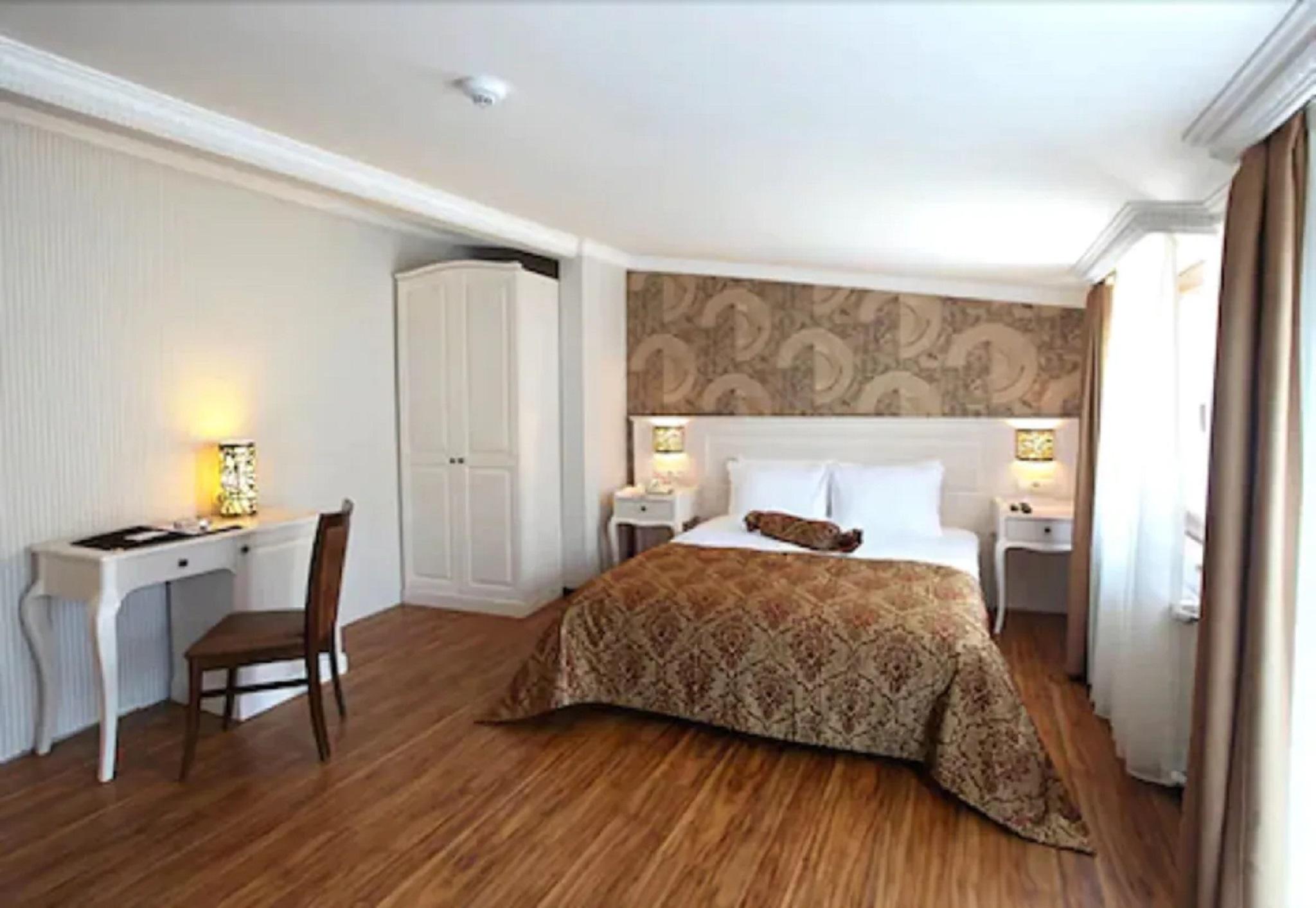 Hotel Taksim Pera Orient 4*