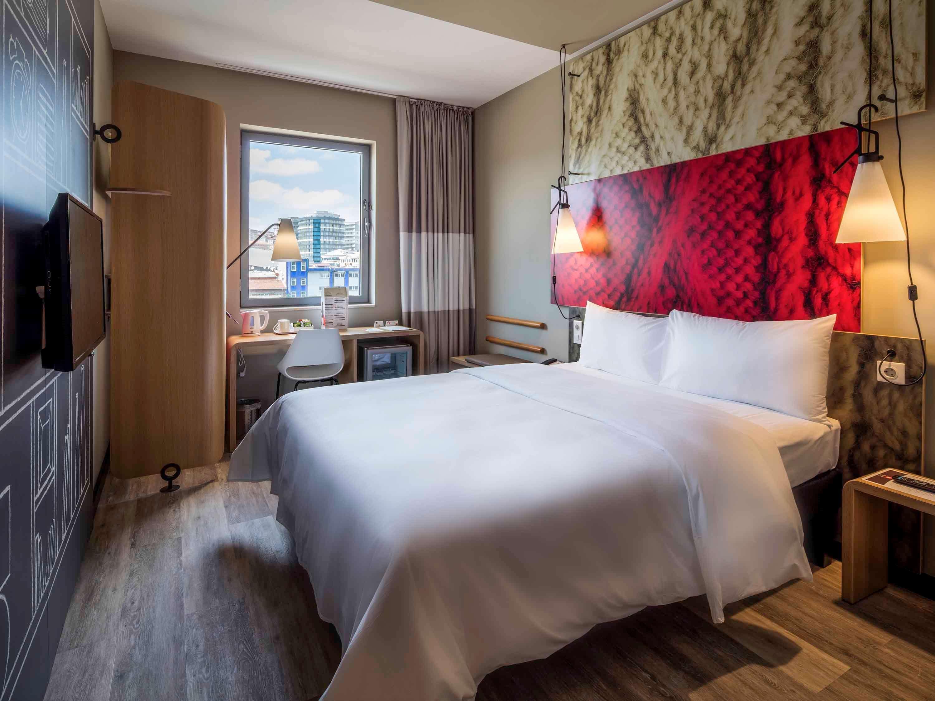 Ibis West Hotel 3*