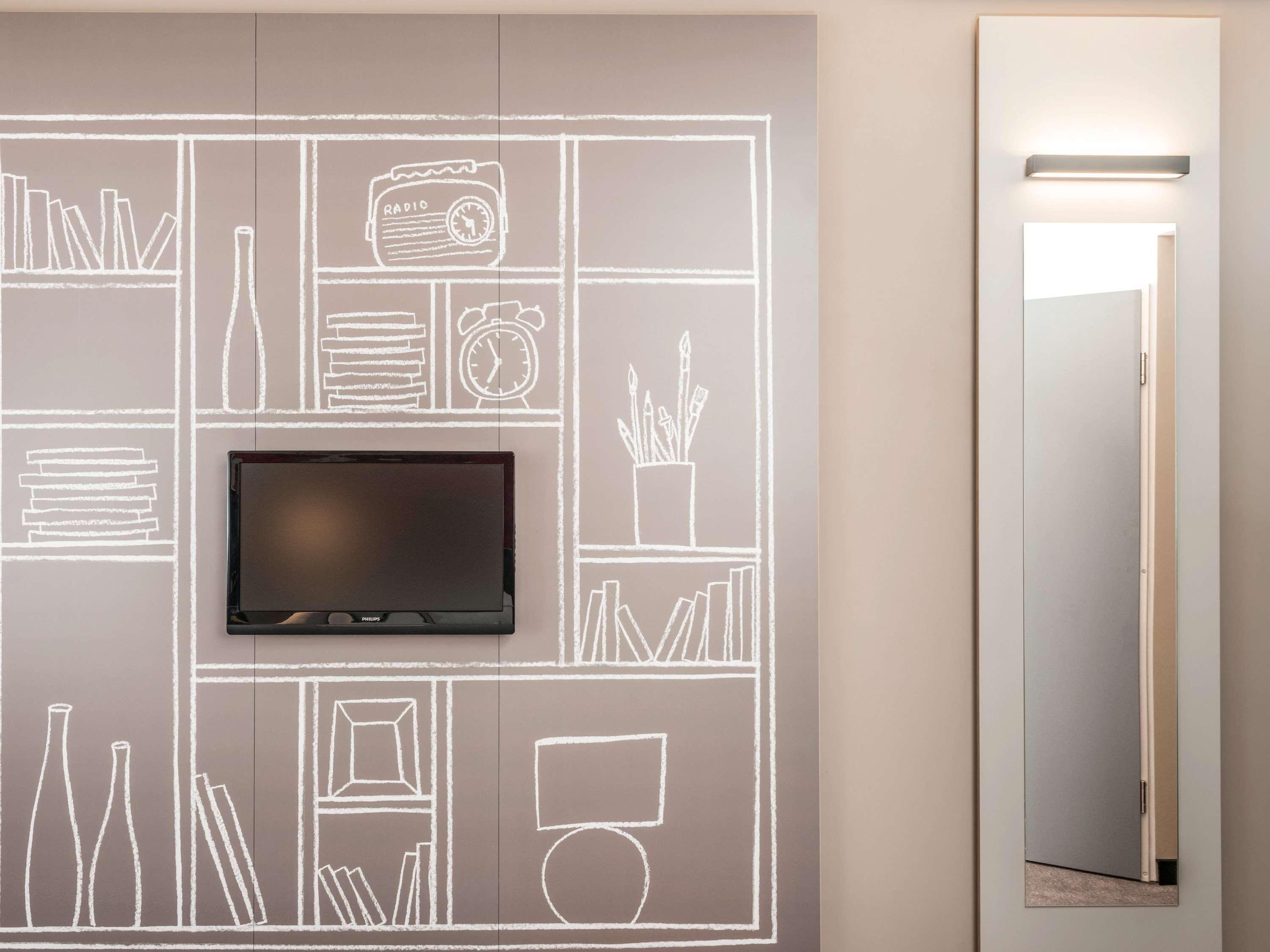 Hotel Ibis West 3*