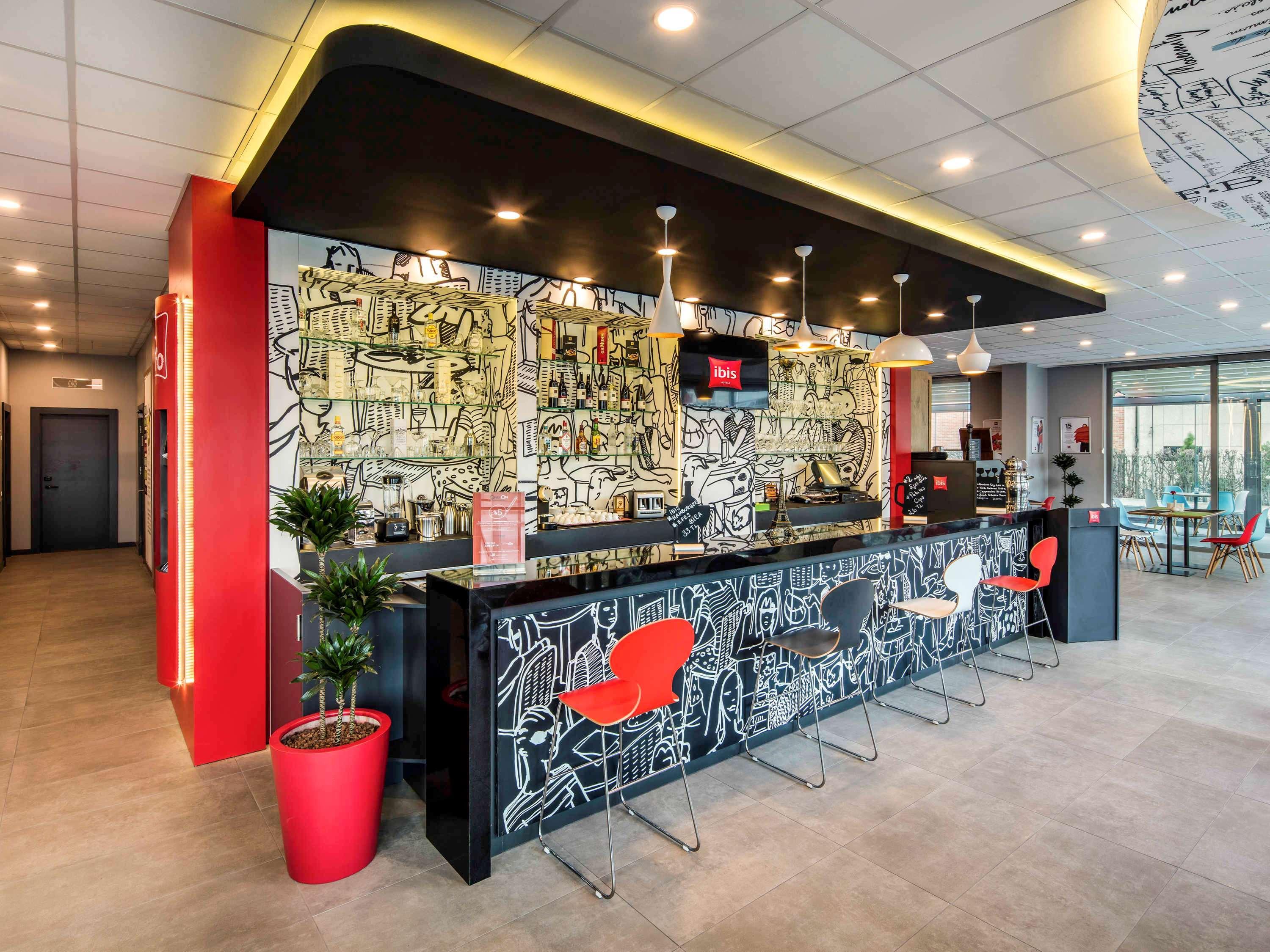 Hotel Ibis West 3*