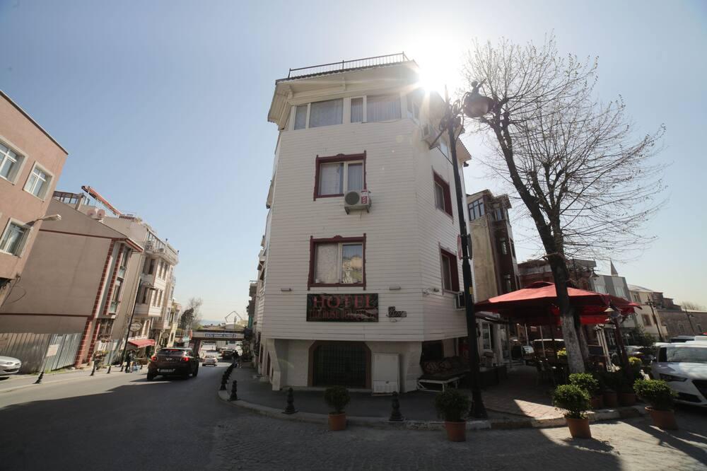 Hotel Rose Bouquets 3*