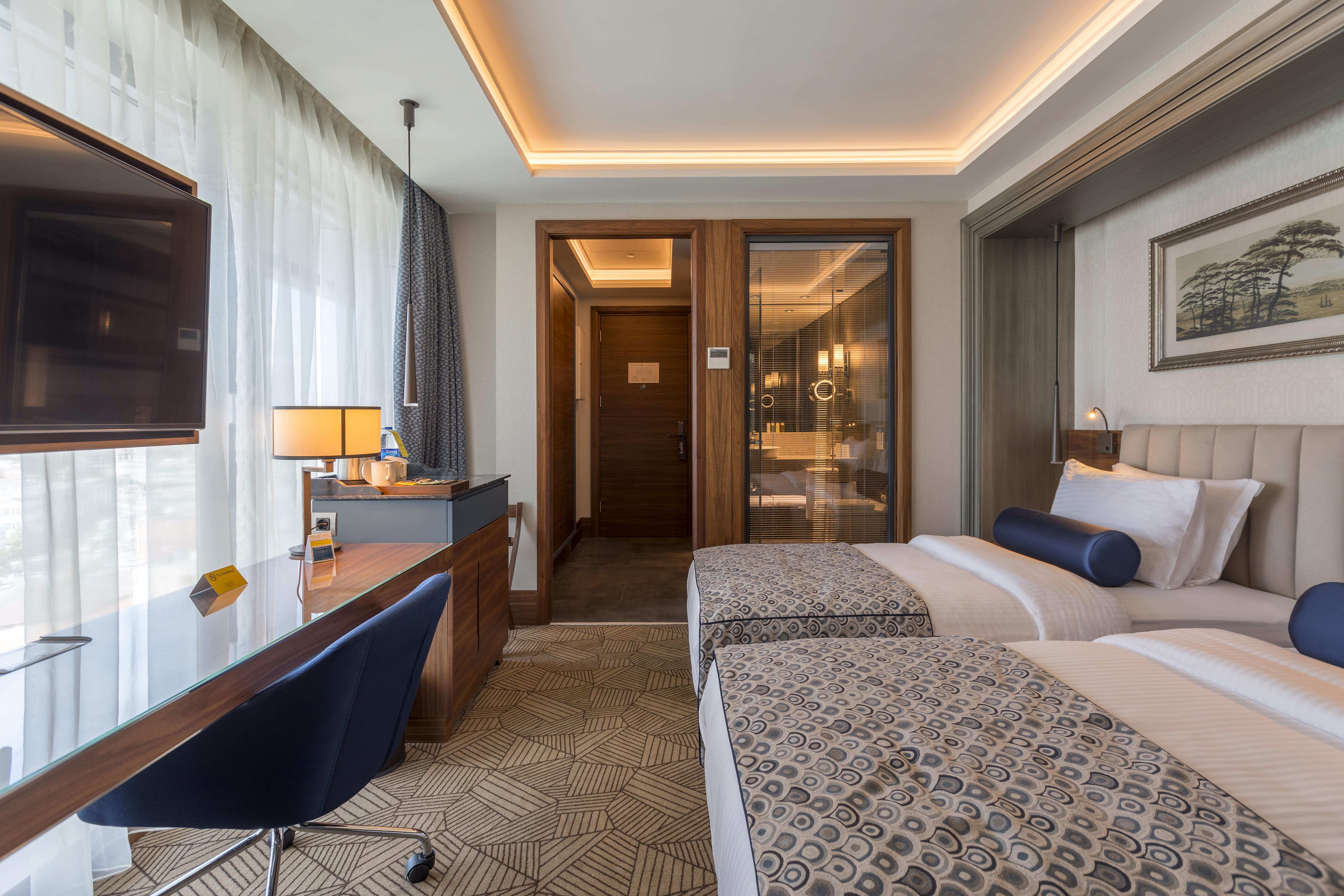 Hotel Golden Tulip Bayrampasa 5*