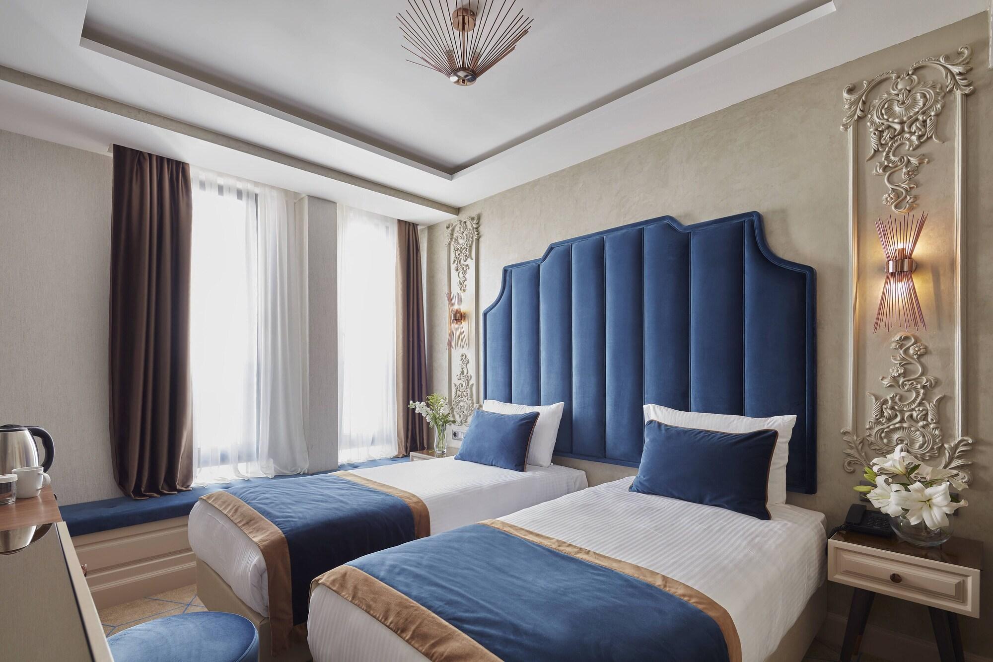 Danis & - Old Hotel 4*
