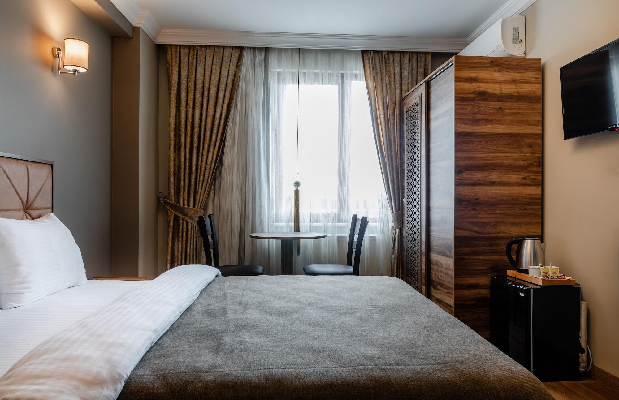 Madame Roza Hotel 4*