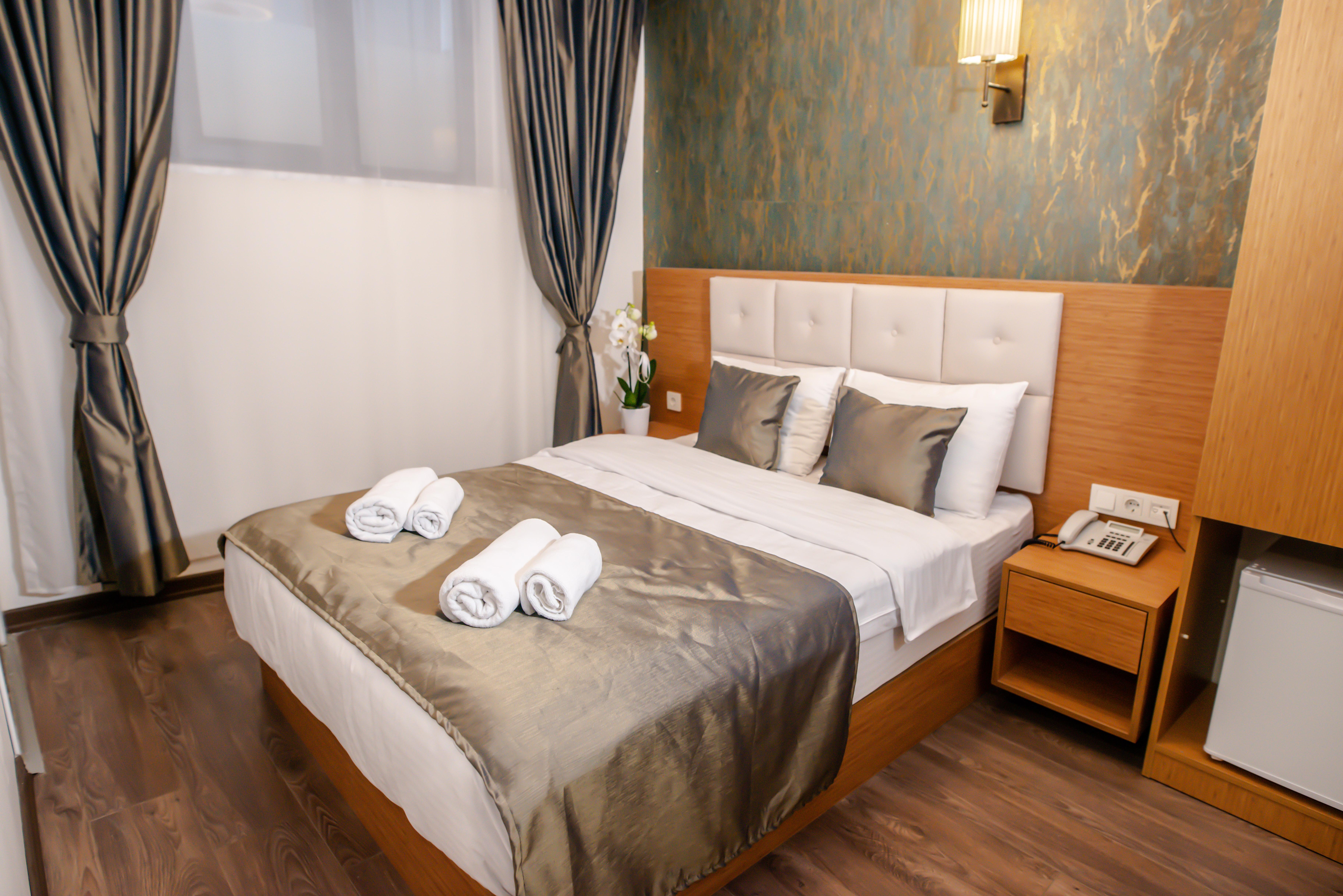 The Camelot Hotel 2*