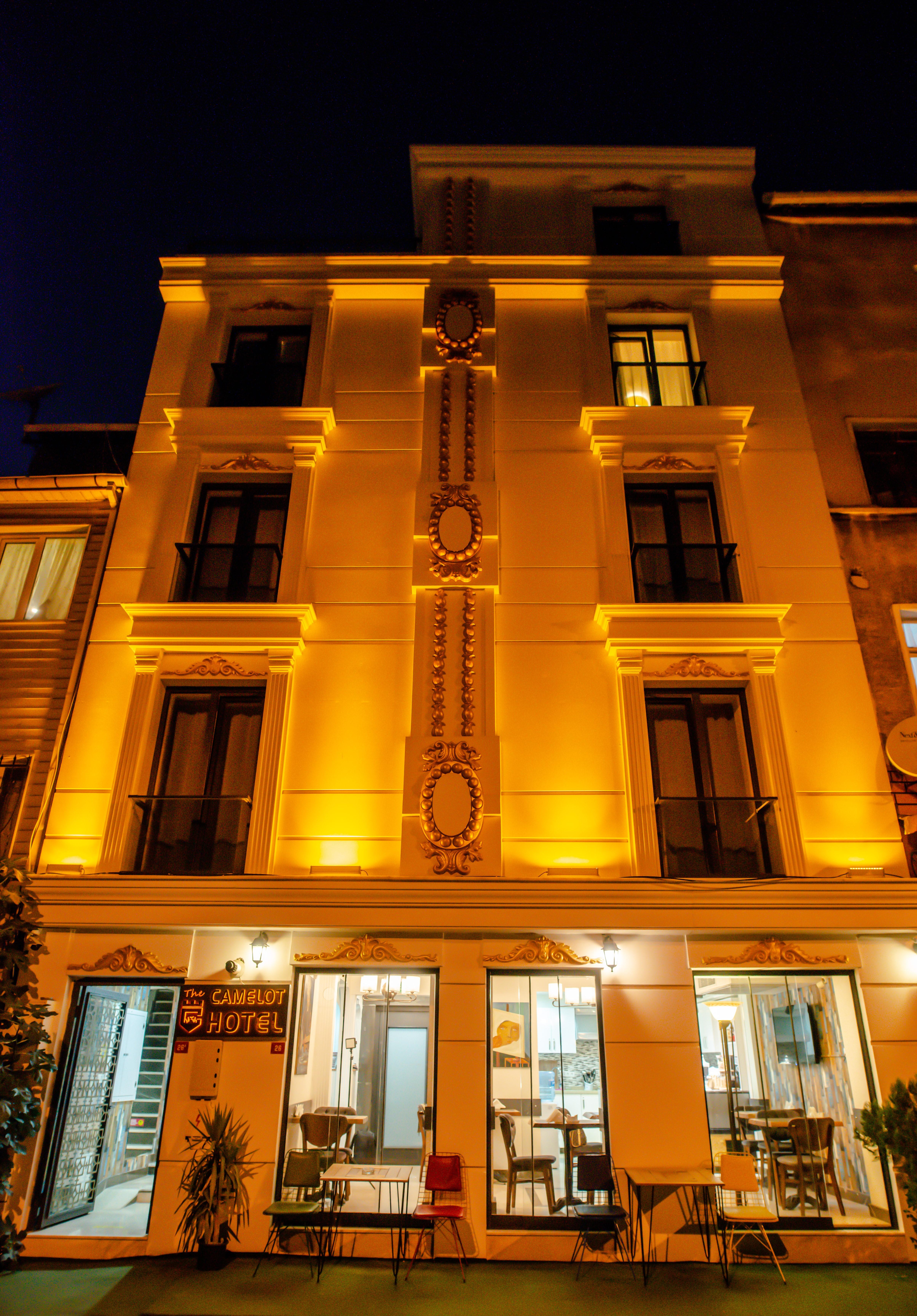 Hotel The Camelot 2*