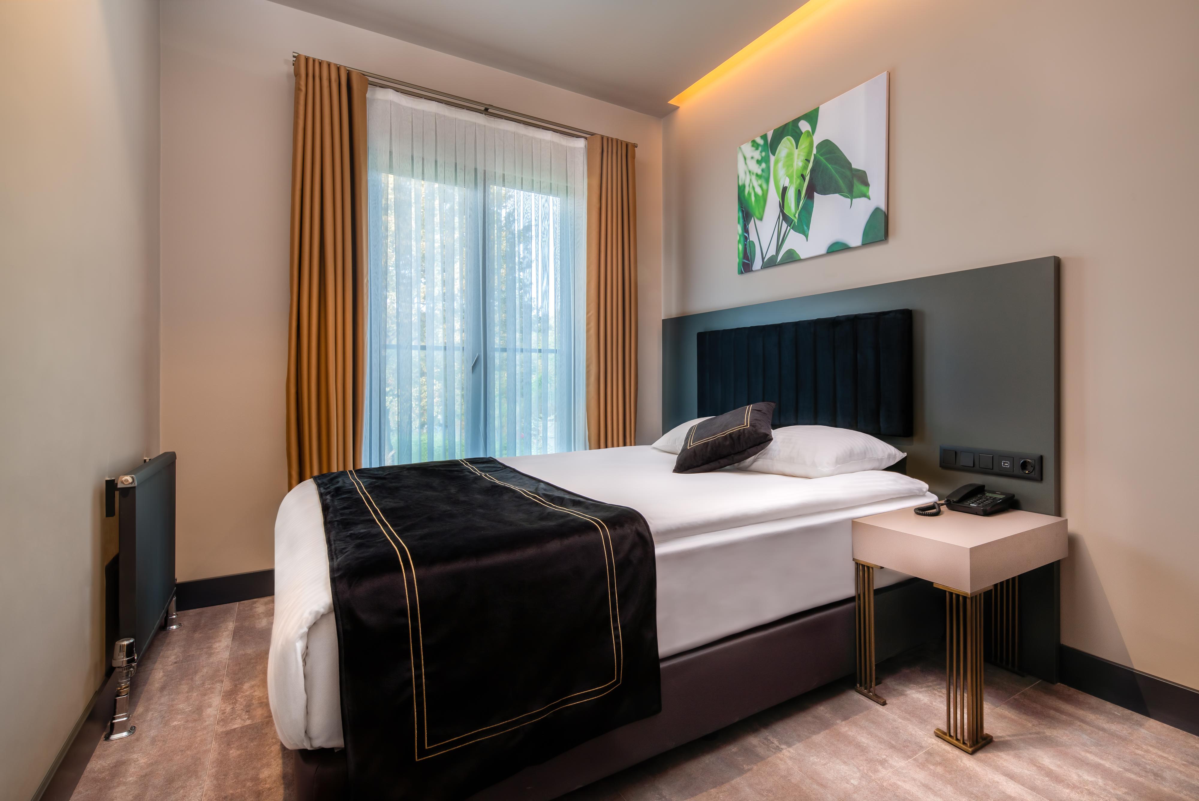 Menalo Premium Airport Hotel 5*