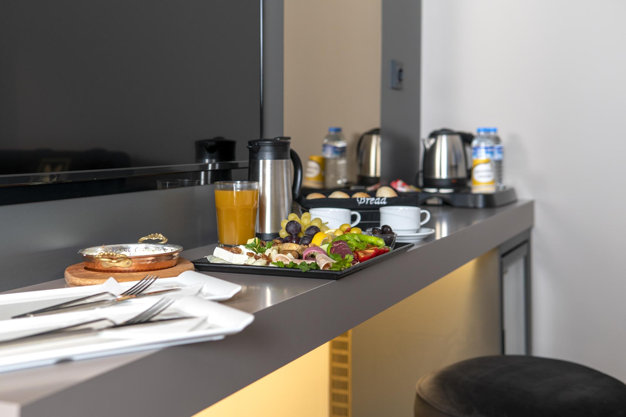 Hotel Menalo Premium Airport 5*
