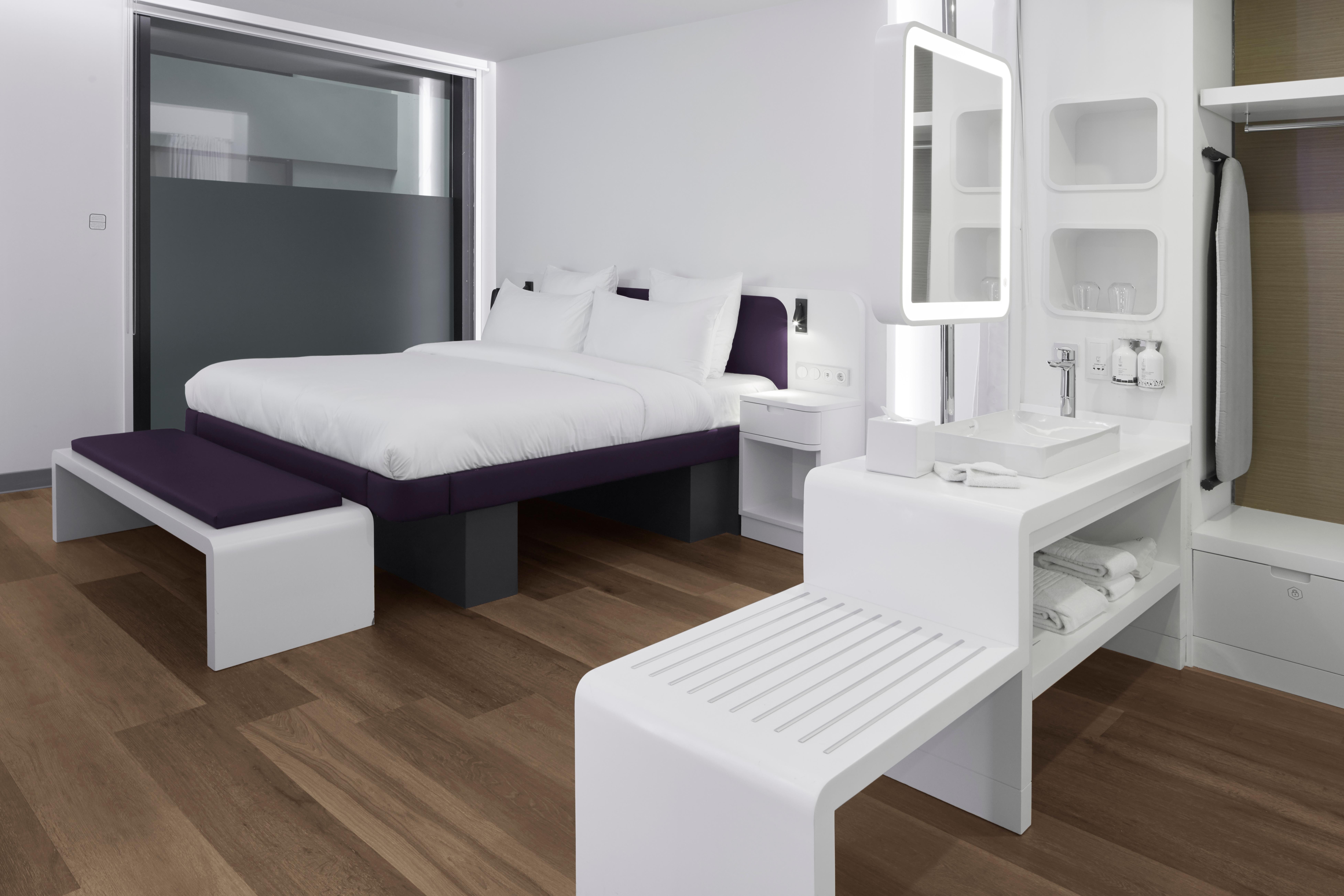 Hotel Yotel Airport, Entrance 2*