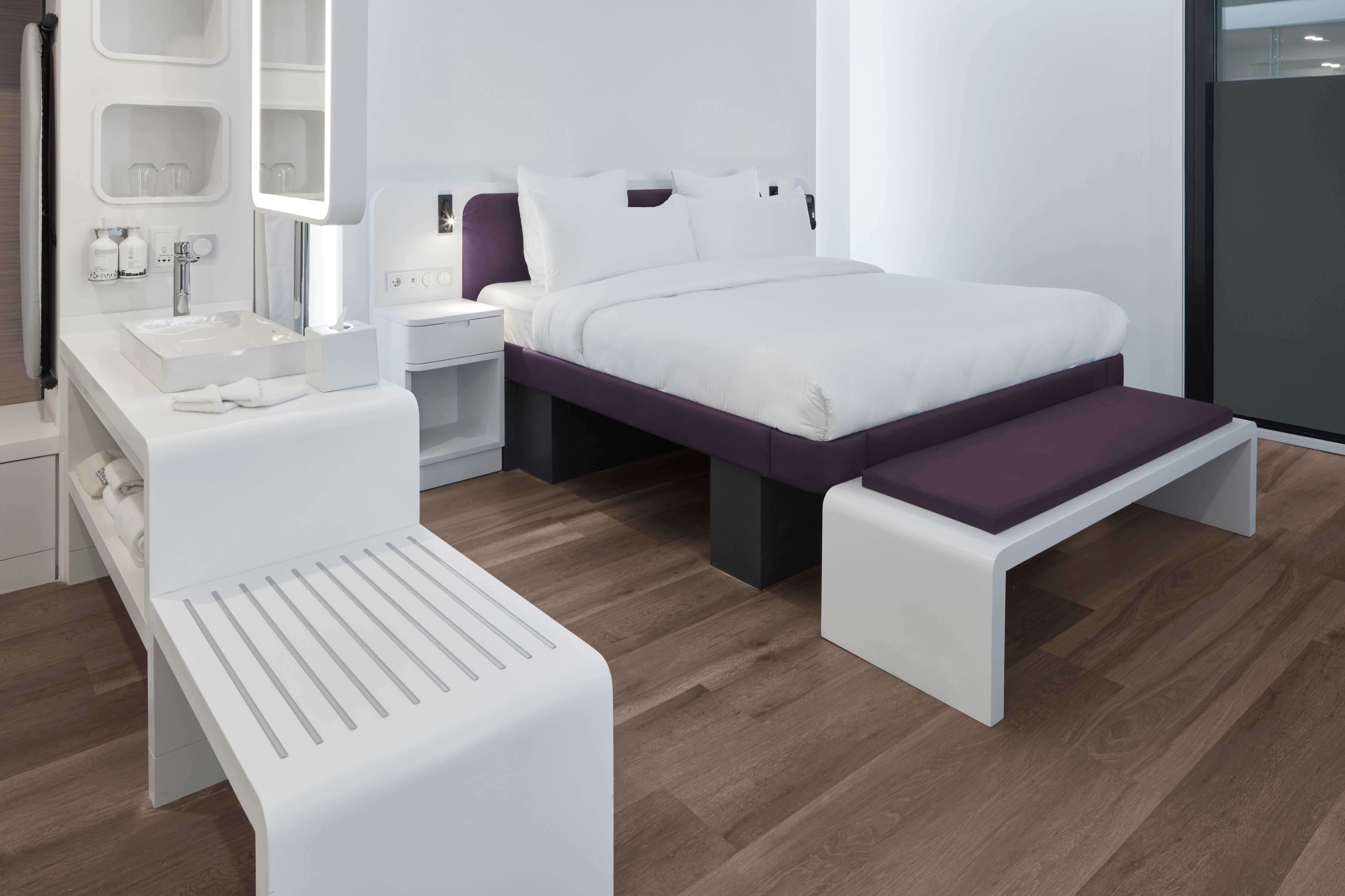 Yotel Airport, Entrance 2*