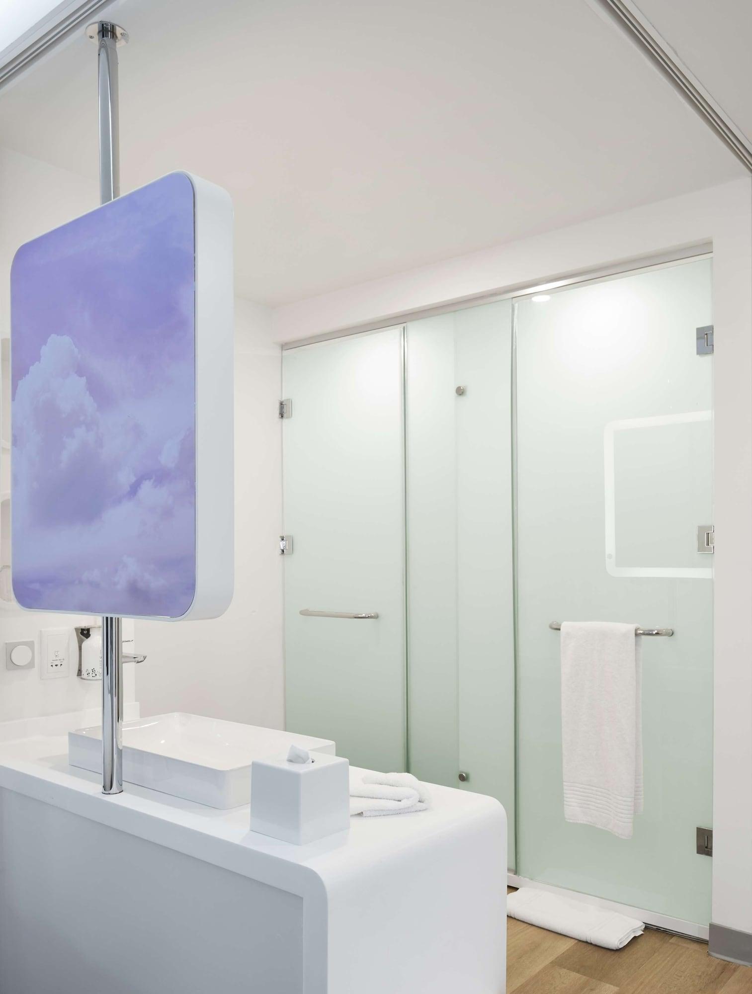 Hotel Yotel Airport, Entrance 2*