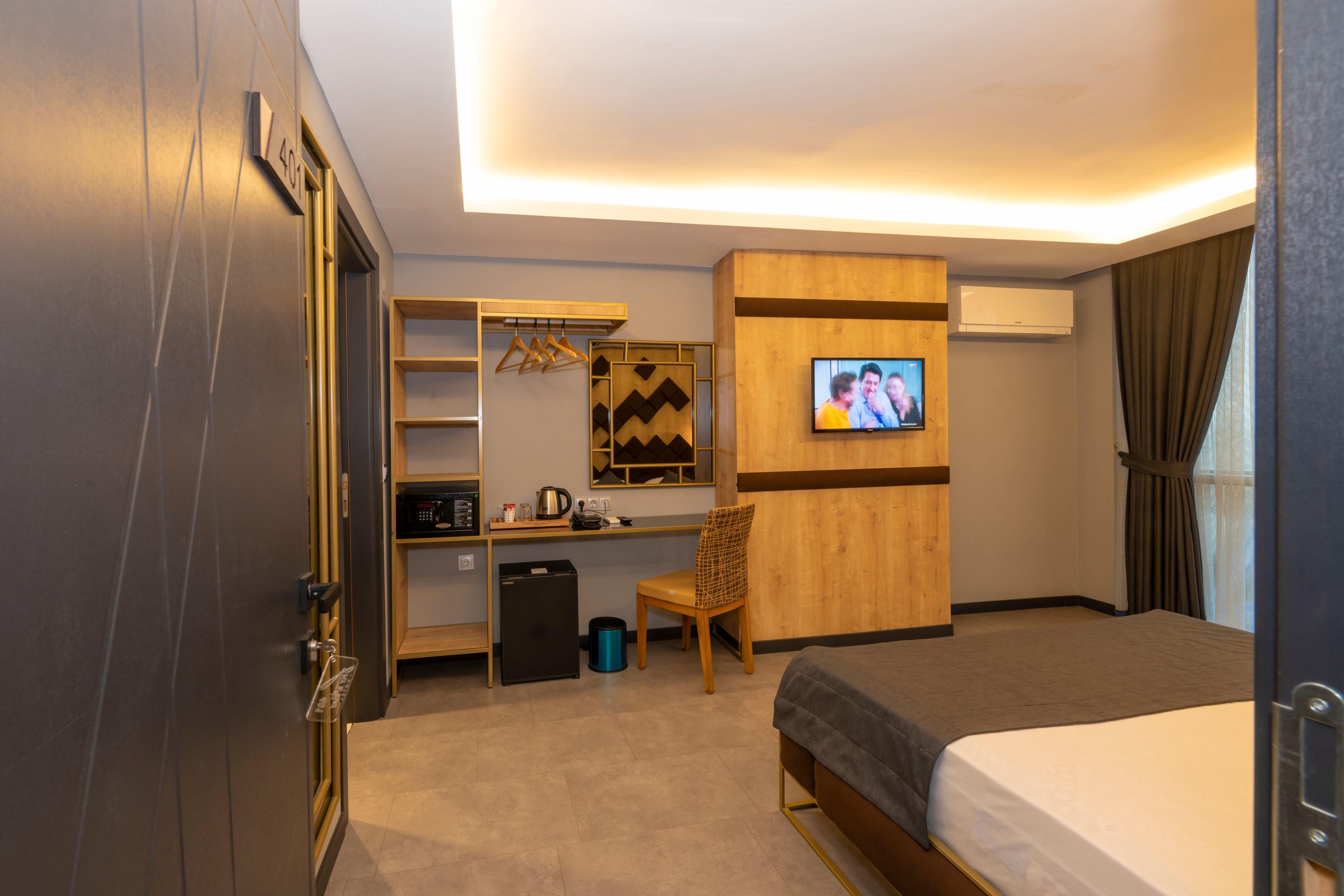 Fly And Airport Hotel