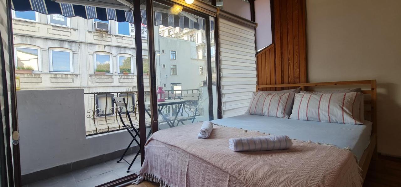 Galata Duplex Apt. *balcony* 1 Min To Metro Stn. Apartment *
