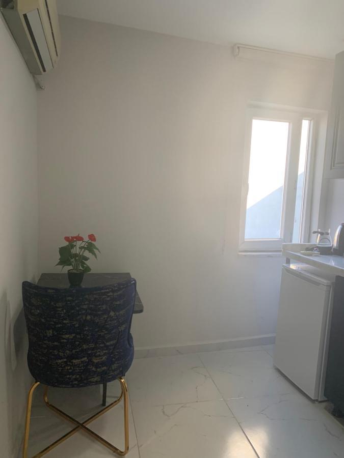 Nearby Taksim Spacious Flat With Duble Bed Apartment