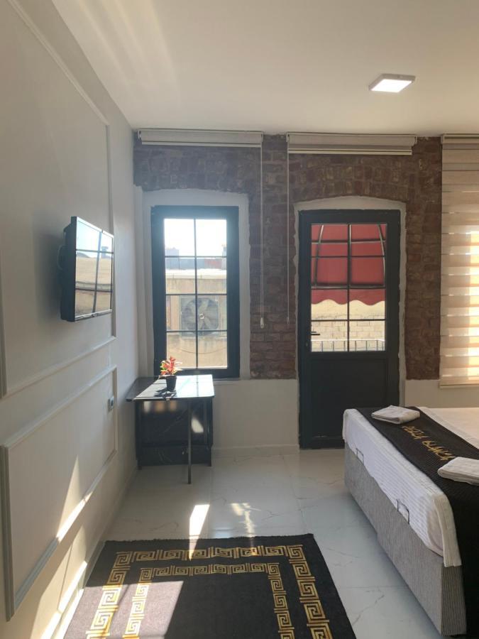 Apartment Nearby Taksim Spacious Flat With Duble Bed