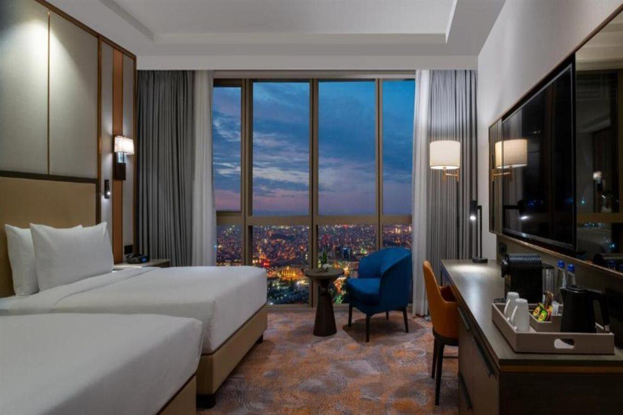 Hilton Mall Of Hotel 5*