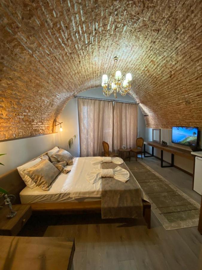 Hotel Alma Port