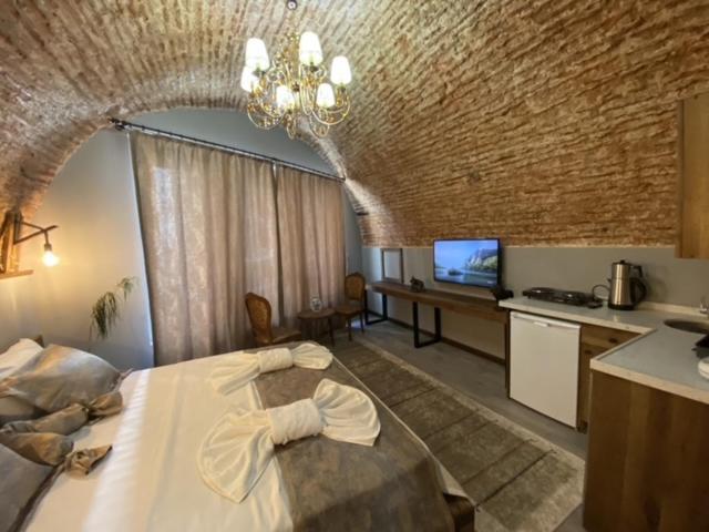 Alma Port Hotel